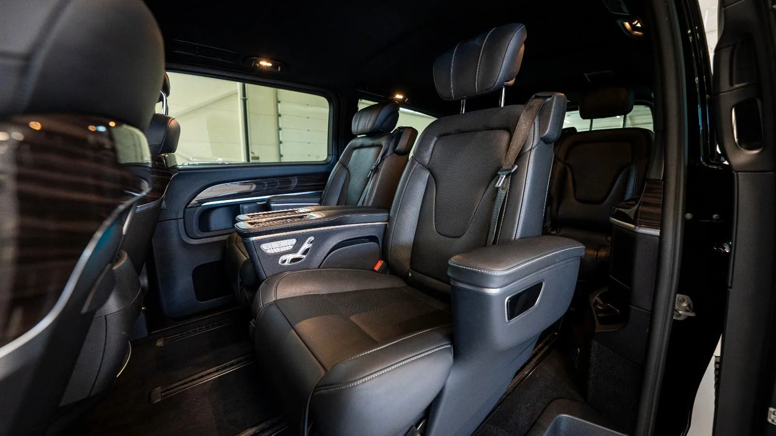 2023 Mercedes-Benz V 300 d 4MATIC, Exclusive Edition, extra-long, 10/13