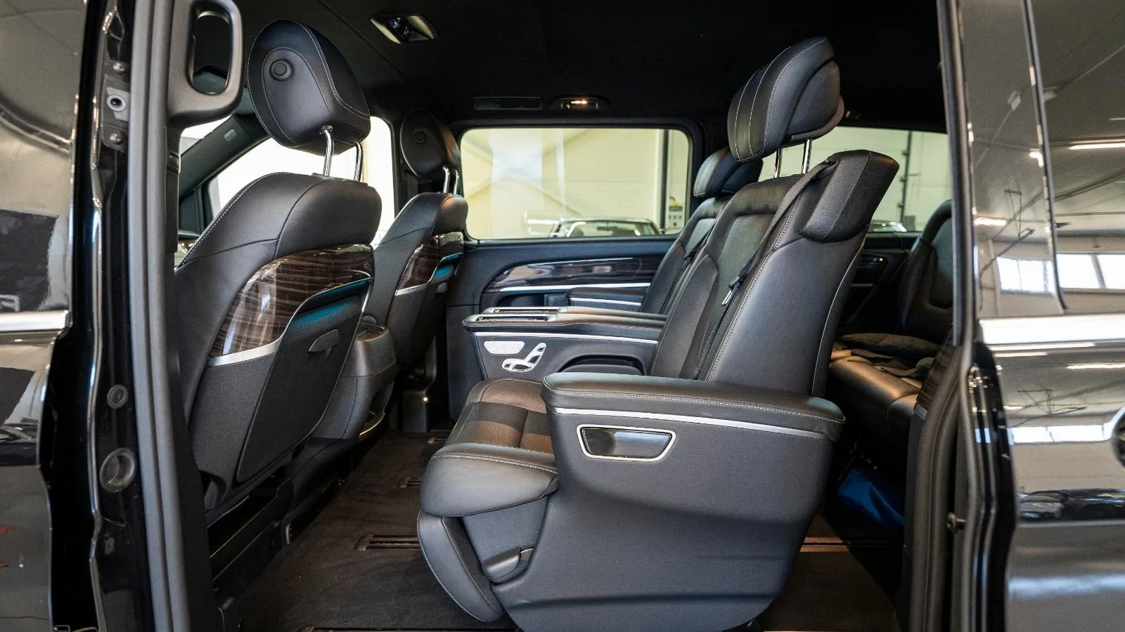 2023 Mercedes-Benz V 300 d 4MATIC, Exclusive Edition, extra-long, 12/13
