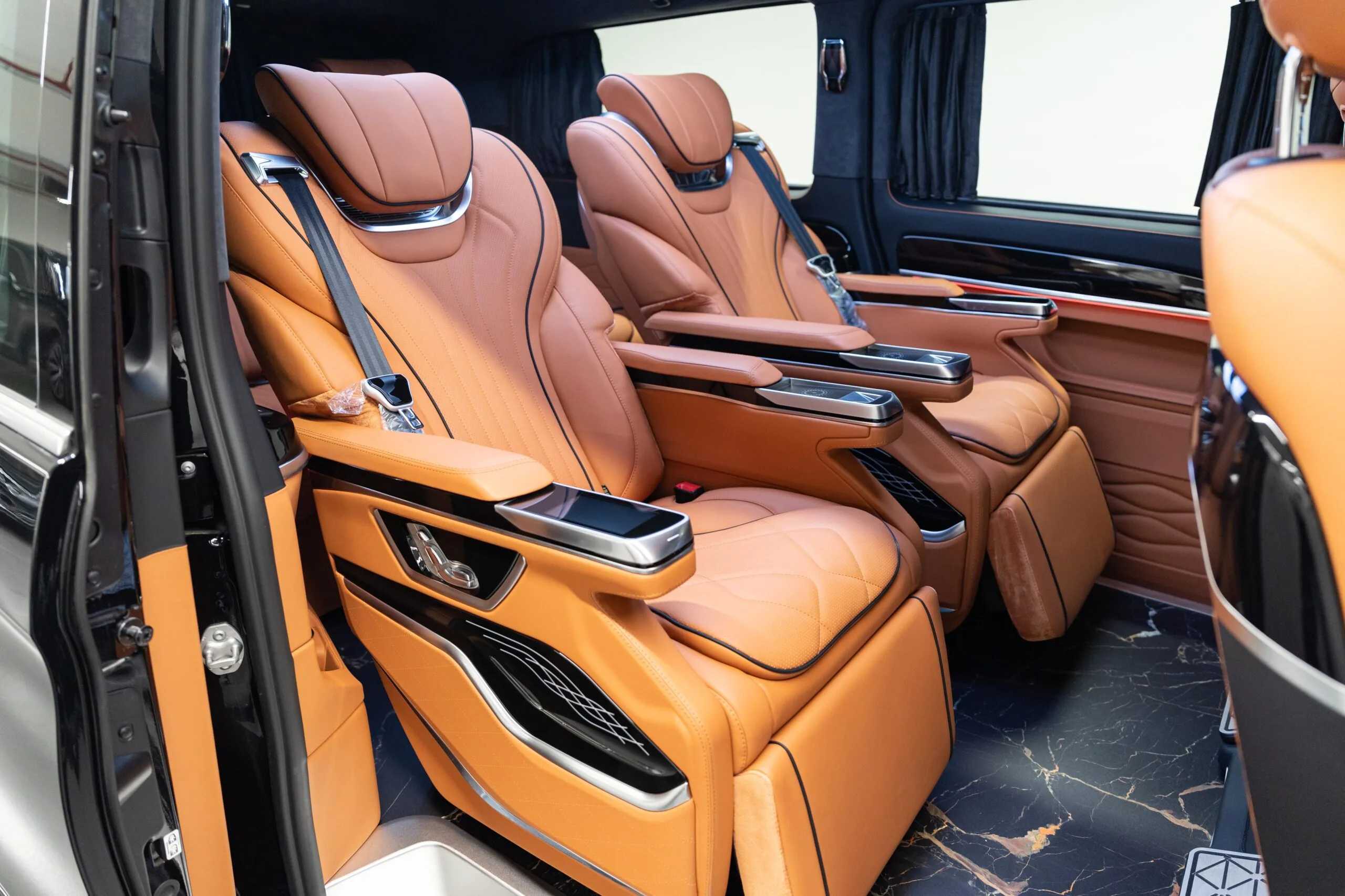 2023 Mercedes-Benz V-Class Long, 8/24
