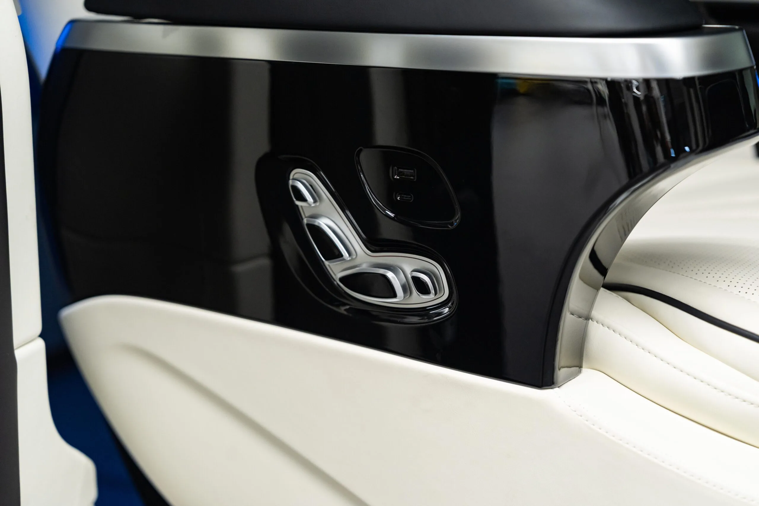2023 Mercedes-Benz V-Class Long, 16/24