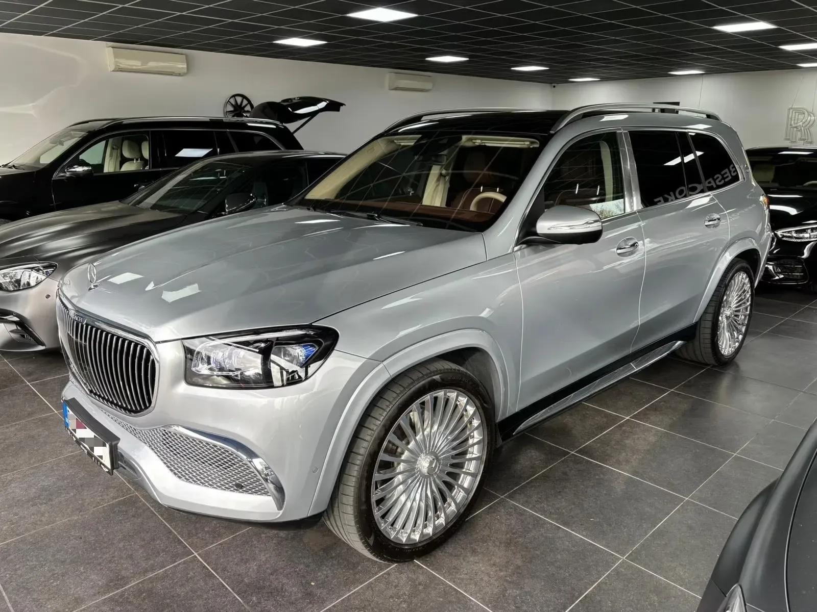 2023 Mercedes-Maybach GLS 600 4MATIC proposée par un concessionnaire spécialisé à Bratislava, Slovaquie, photo principale