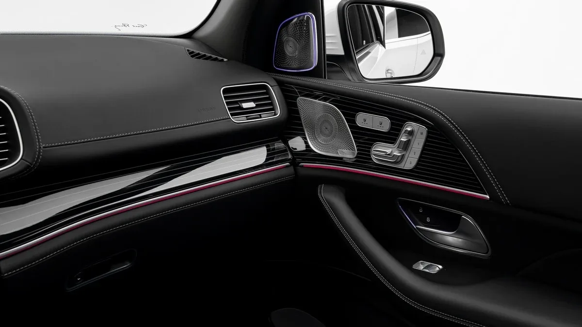 2023 Mercedes-Maybach GLS 600 offered by a specialist dealer in Dubai, United Arab Emirates, photo 15 of 25