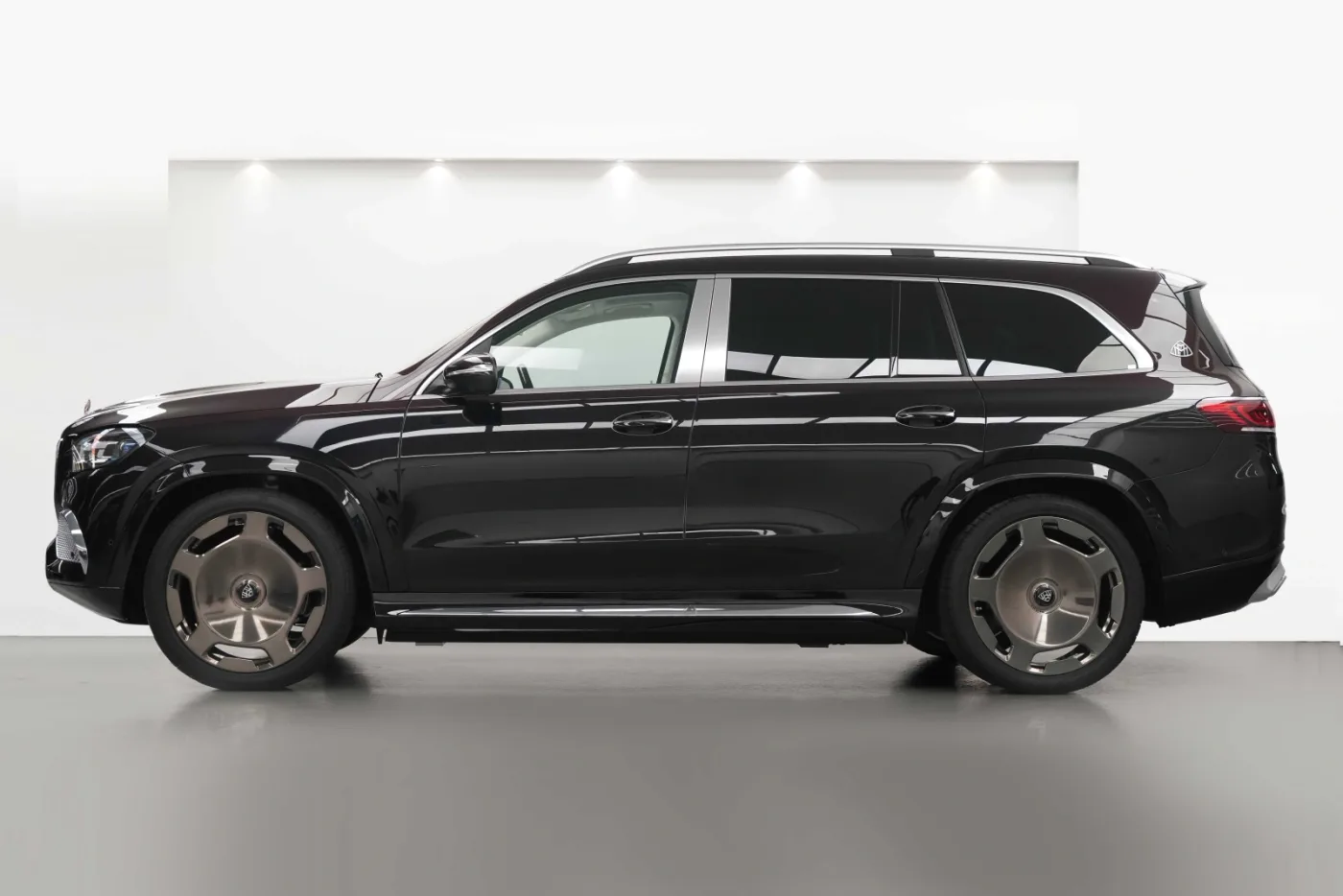 2023 Mercedes-Maybach GLS 600 angeboten von einem Fachhändler in Dubai, Vereinigte Arabische Emirate, Foto 3 von 10