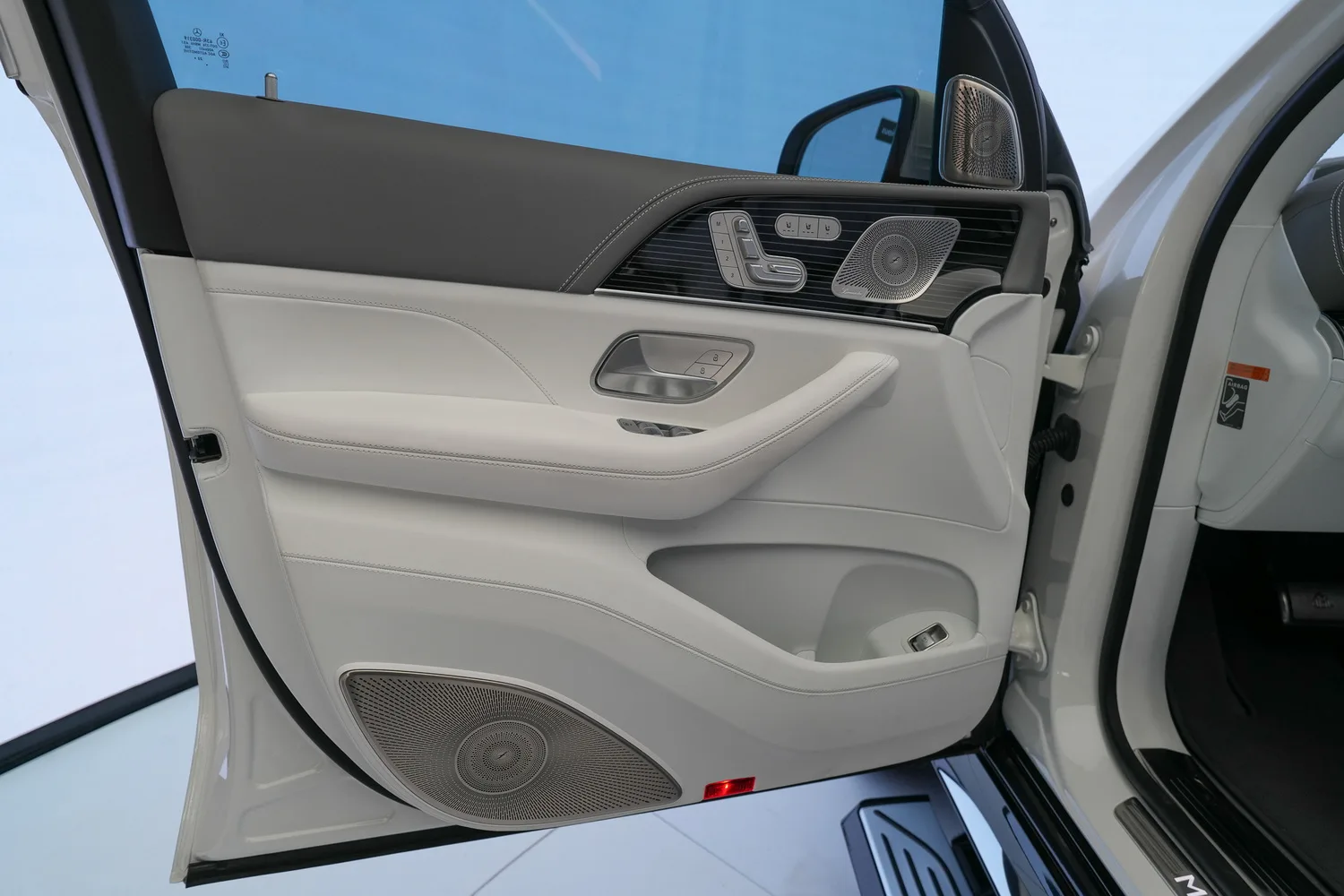 2023 Mercedes-Maybach GLS 600, 2/17