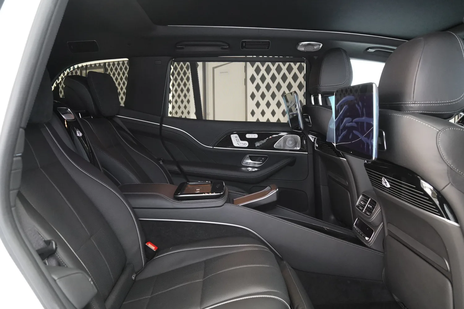 2023 Mercedes-Maybach GLS 600, 14/15