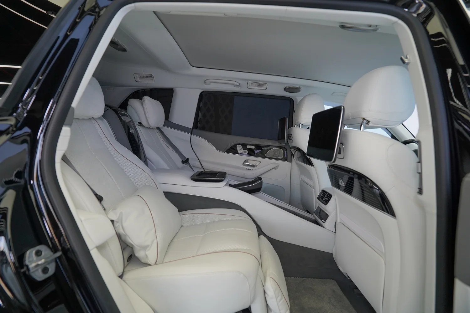 2023 Mercedes-Maybach GLS 600, 8/17