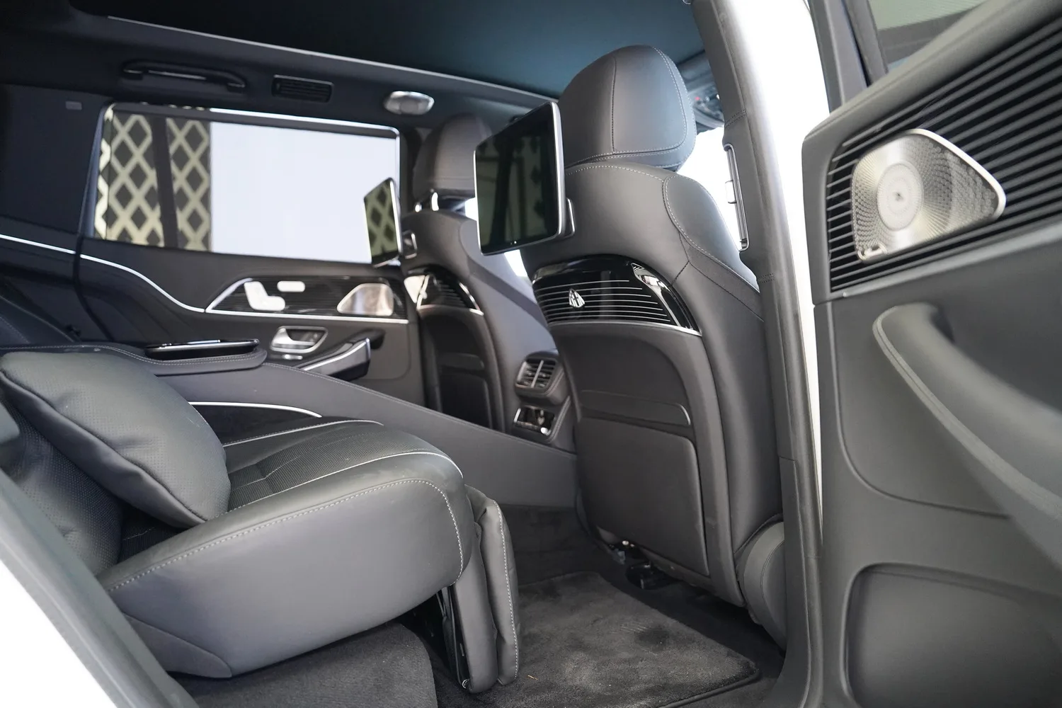 2023 Mercedes-Maybach GLS 600, 15/17