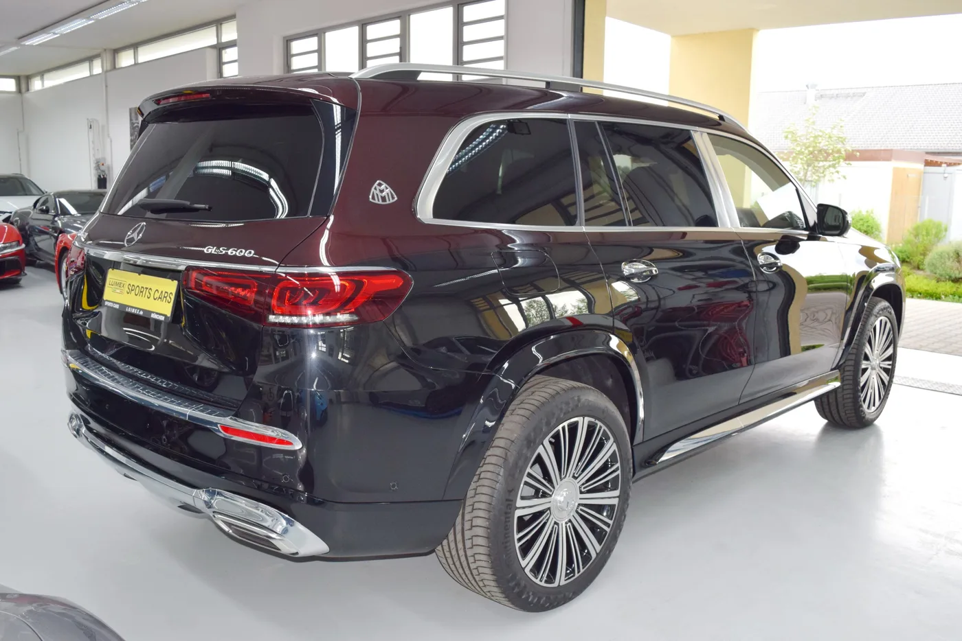 2023 Mercedes-Maybach GLS 600 4MATIC offered by a specialist dealer in Pfaffenhofen an der Ilm, Germany, photo 3 of 15
