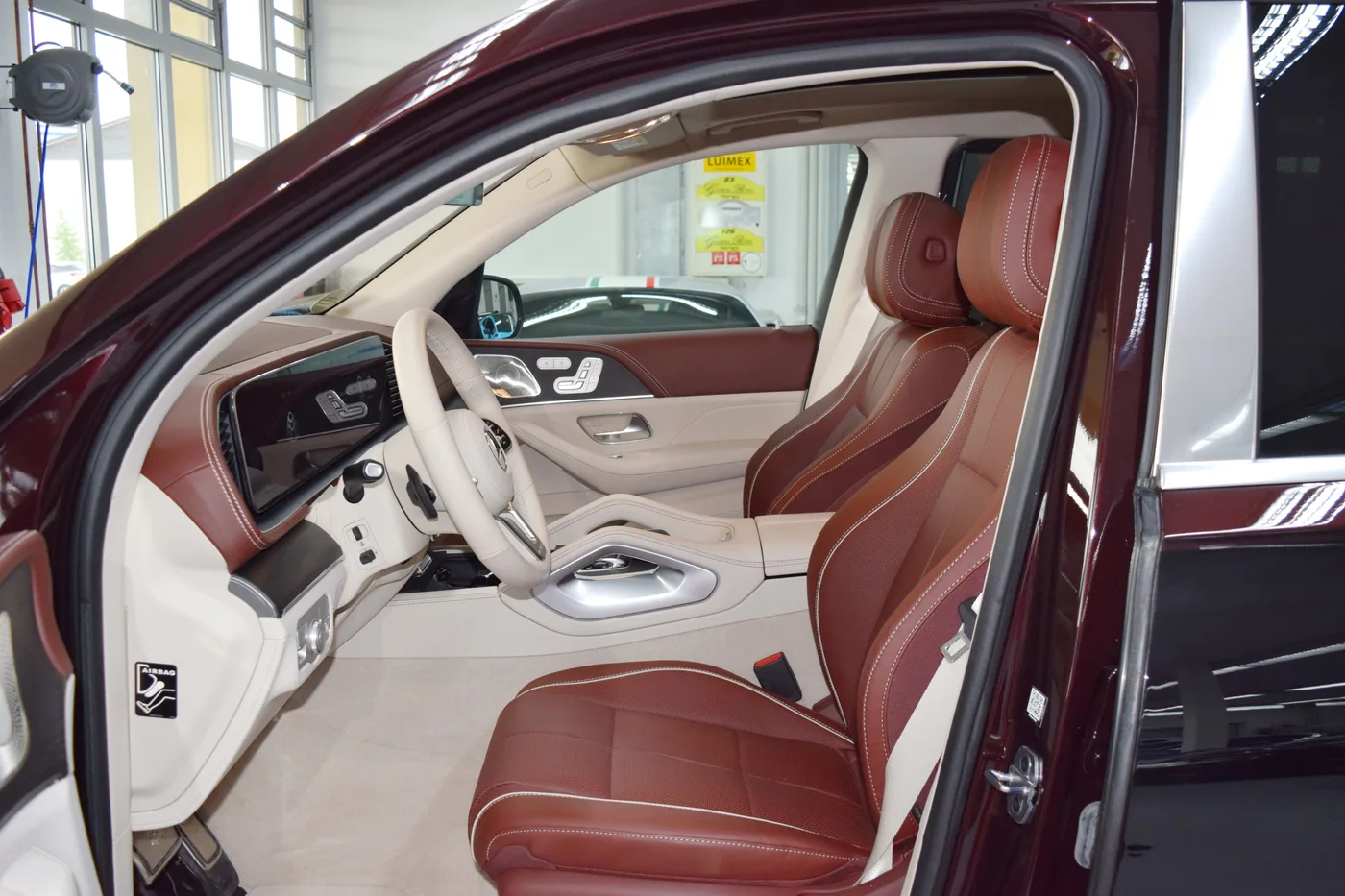2023 Mercedes-Maybach GLS 600 4MATIC offered by a specialist dealer in Pfaffenhofen an der Ilm, Germany, photo 4 of 15