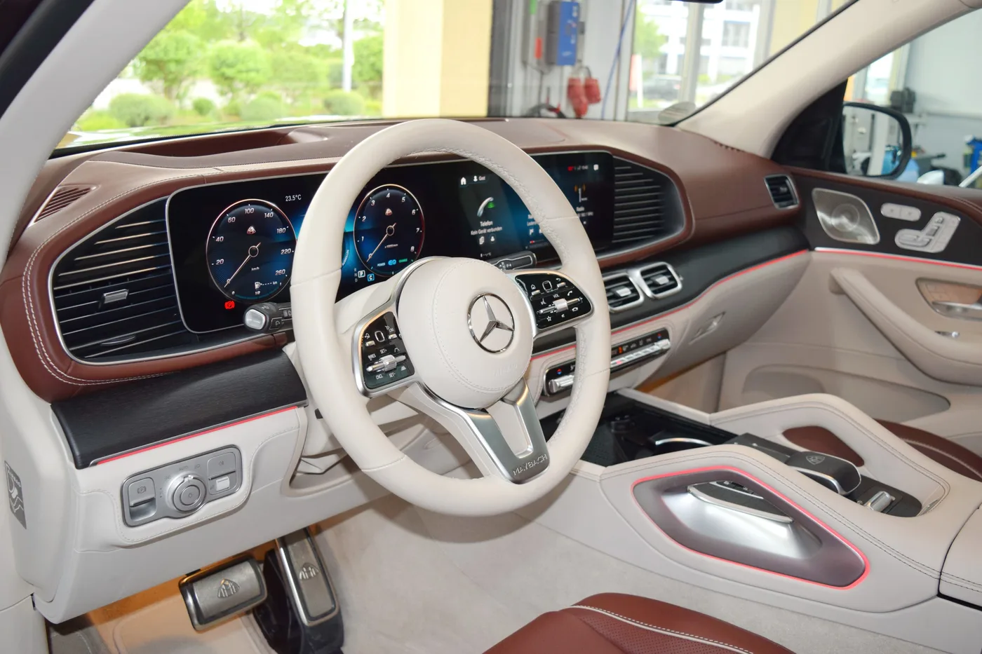 2023 Mercedes-Maybach GLS 600 4MATIC offered by a specialist dealer in Pfaffenhofen an der Ilm, Germany, photo 6 of 15
