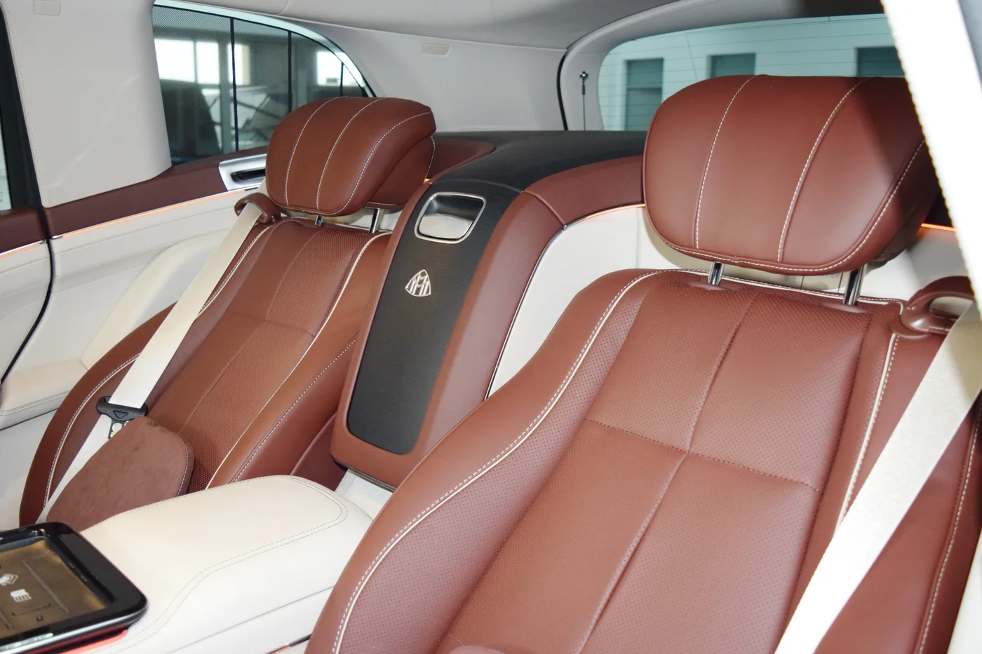 2023 Mercedes-Maybach GLS 600 4MATIC offered by a specialist dealer in Pfaffenhofen an der Ilm, Germany, photo 13 of 15