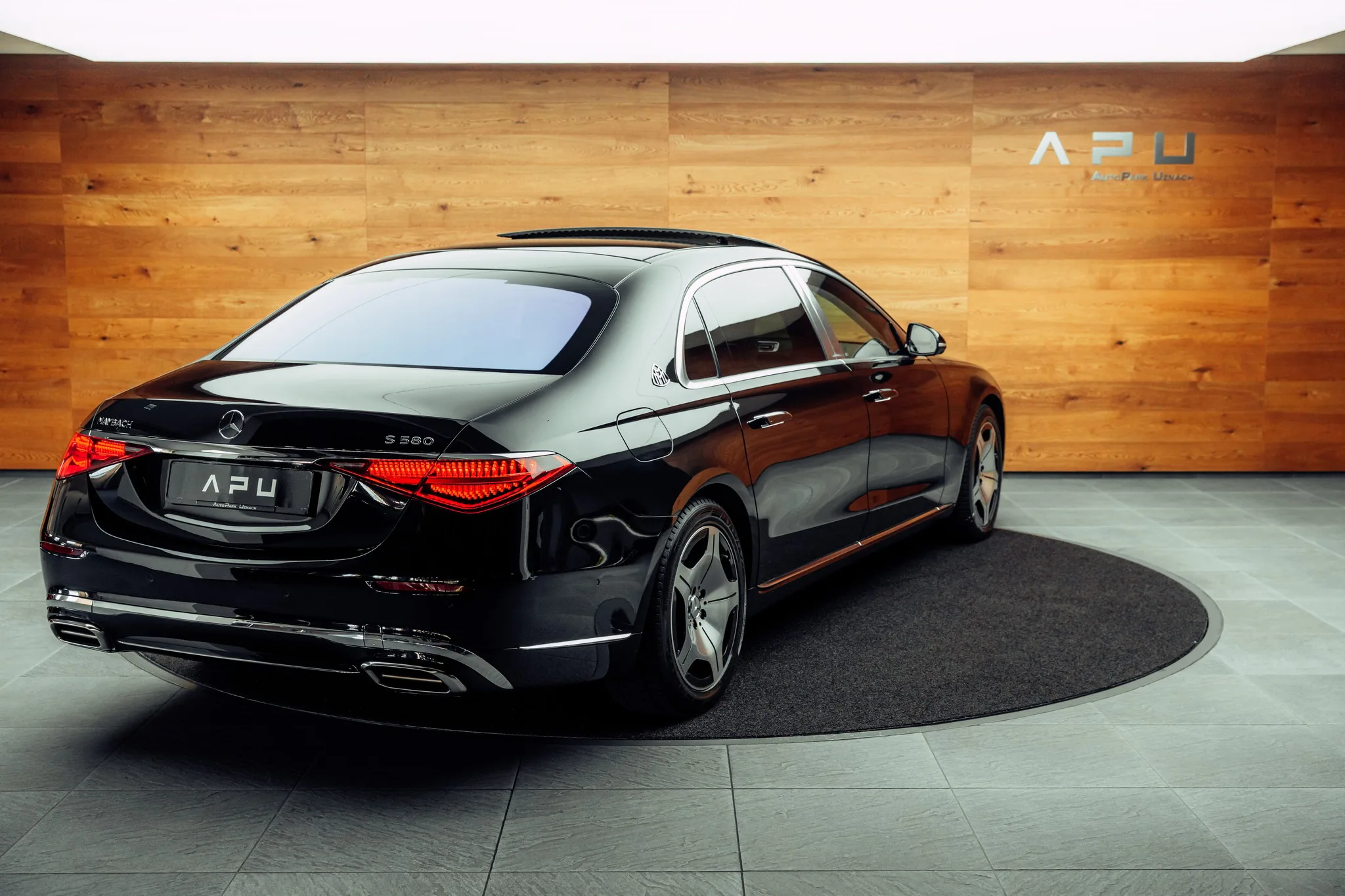 2023 Mercedes-Maybach S 580, 2/26