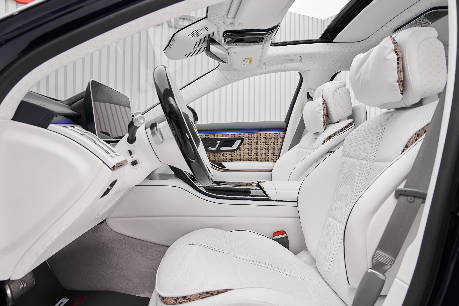 2023 Mercedes-Maybach S 680 Haute Voiture, 11/16