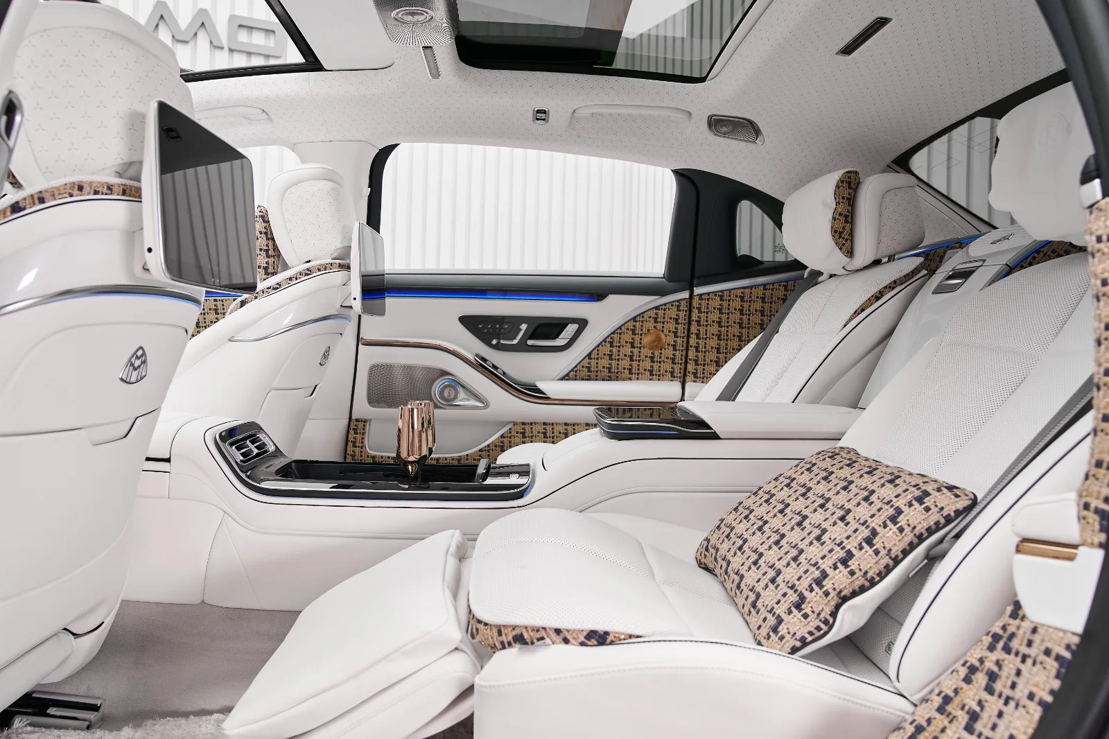 2023 Mercedes-Maybach S 680 Haute Voiture, 12/16