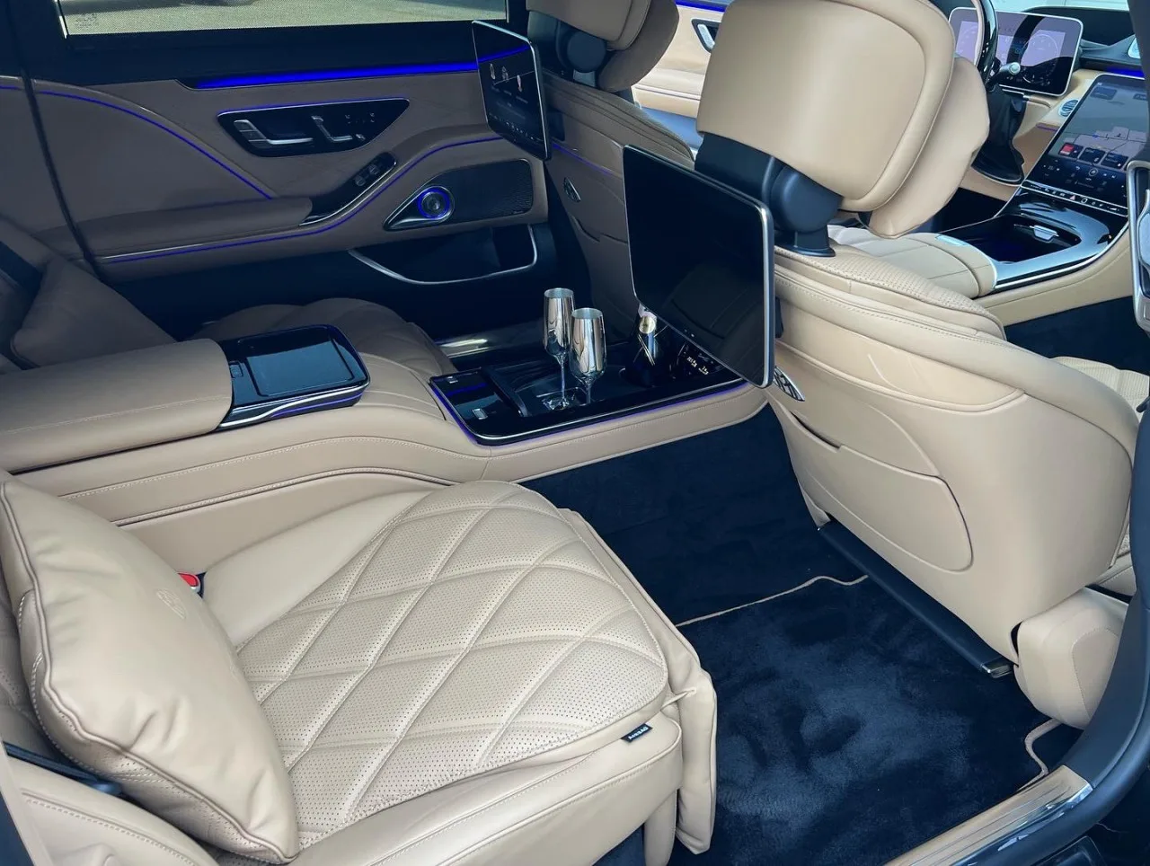 2023 Mercedes-Maybach S 680 angeboten von einem Fachhändler in Písek, Tschechien, Foto 10 von 16