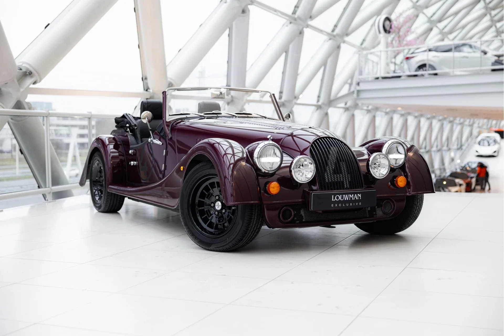 2023 Morgan Plus Four angeboten von einem offiziellen McLaren und Morgan-Vertragshändler in Utrecht, Niederlande, Hauptfoto