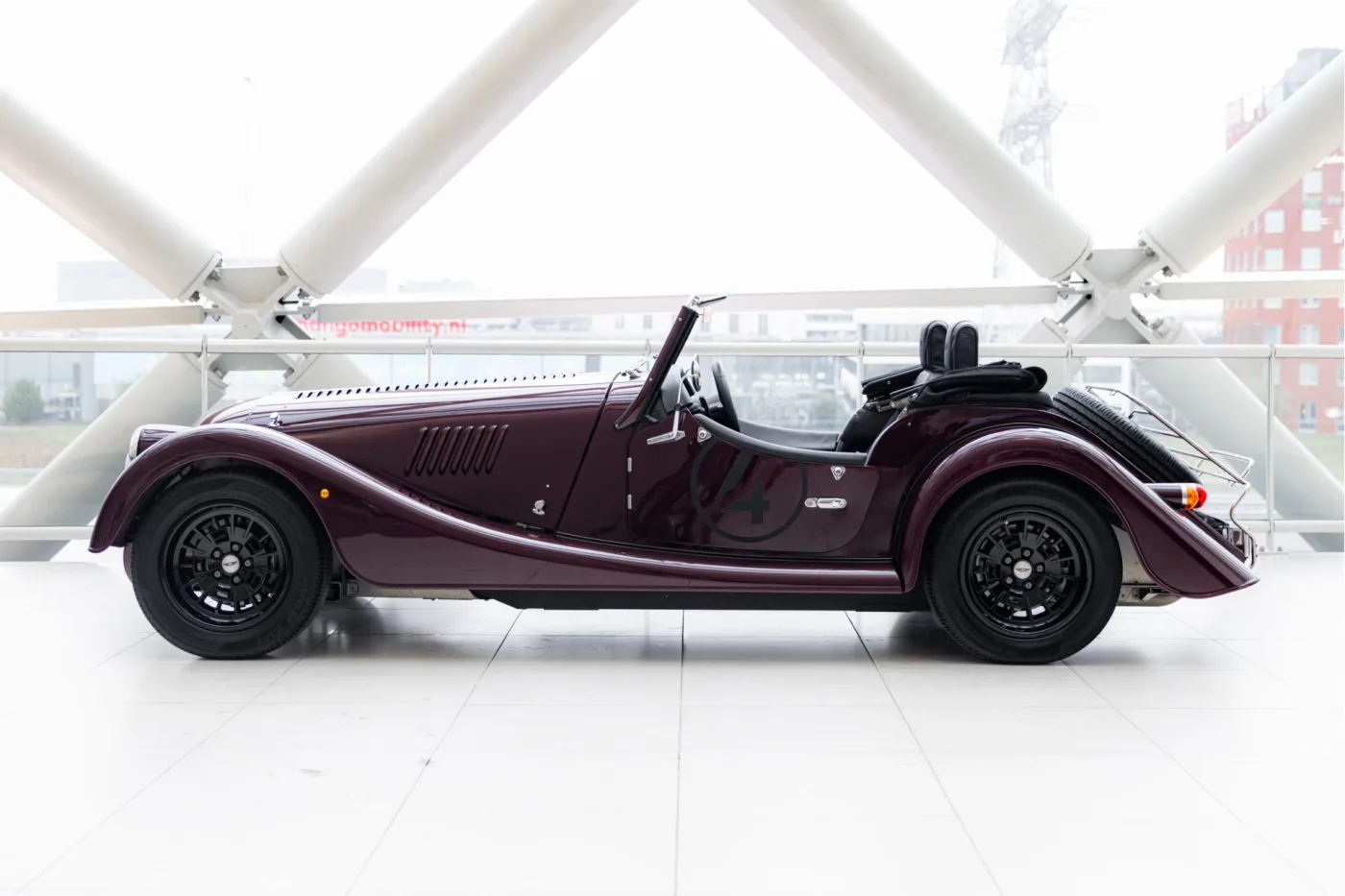 2023 Morgan Plus Four angeboten von einem offiziellen McLaren und Morgan-Vertragshändler in Utrecht, Niederlande, Foto 6 von 25