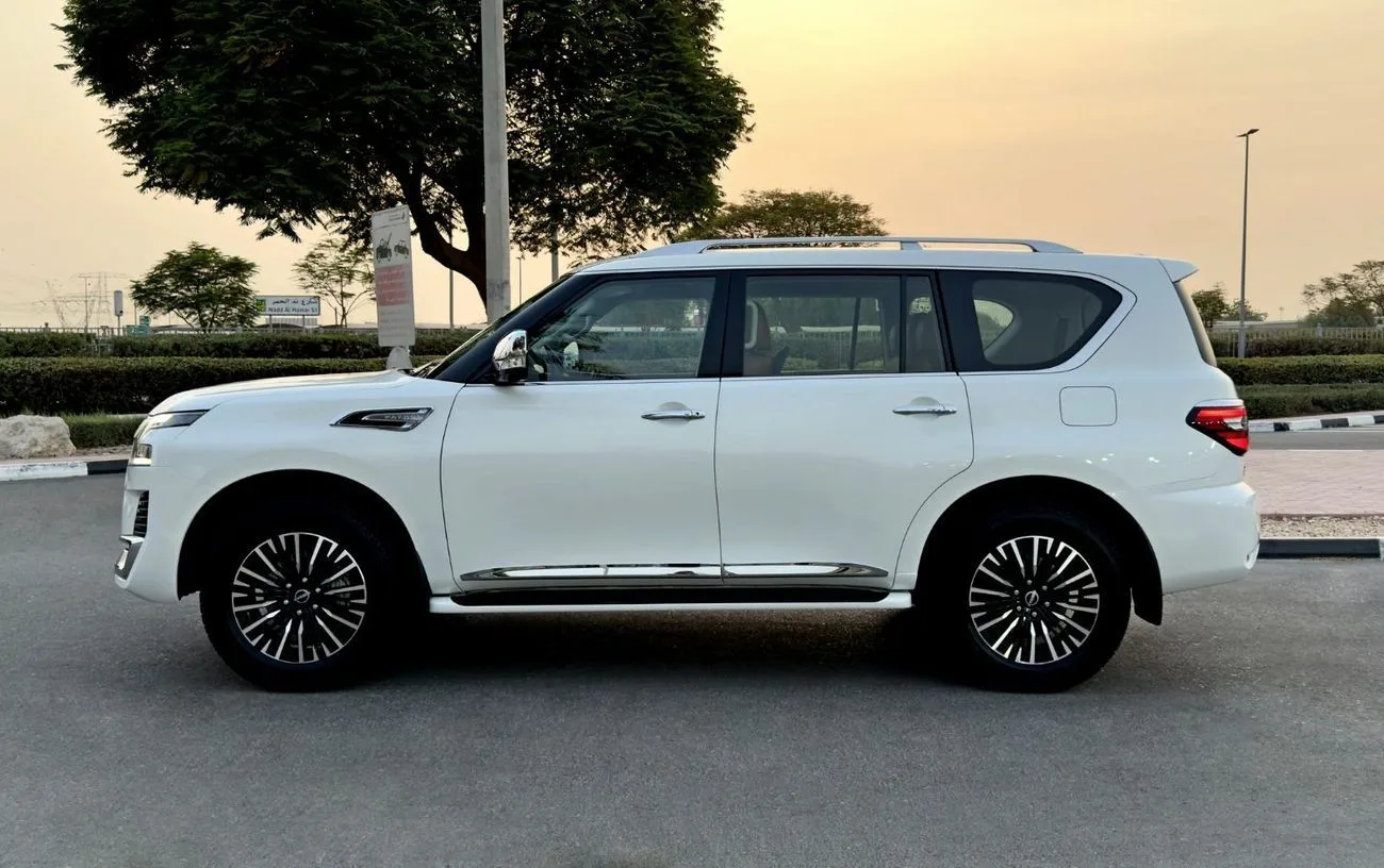 2023 Nissan Patrol Se Platinum City offered by a specialist dealer in Dubai, United Arab Emirates, photo 4 of 14
