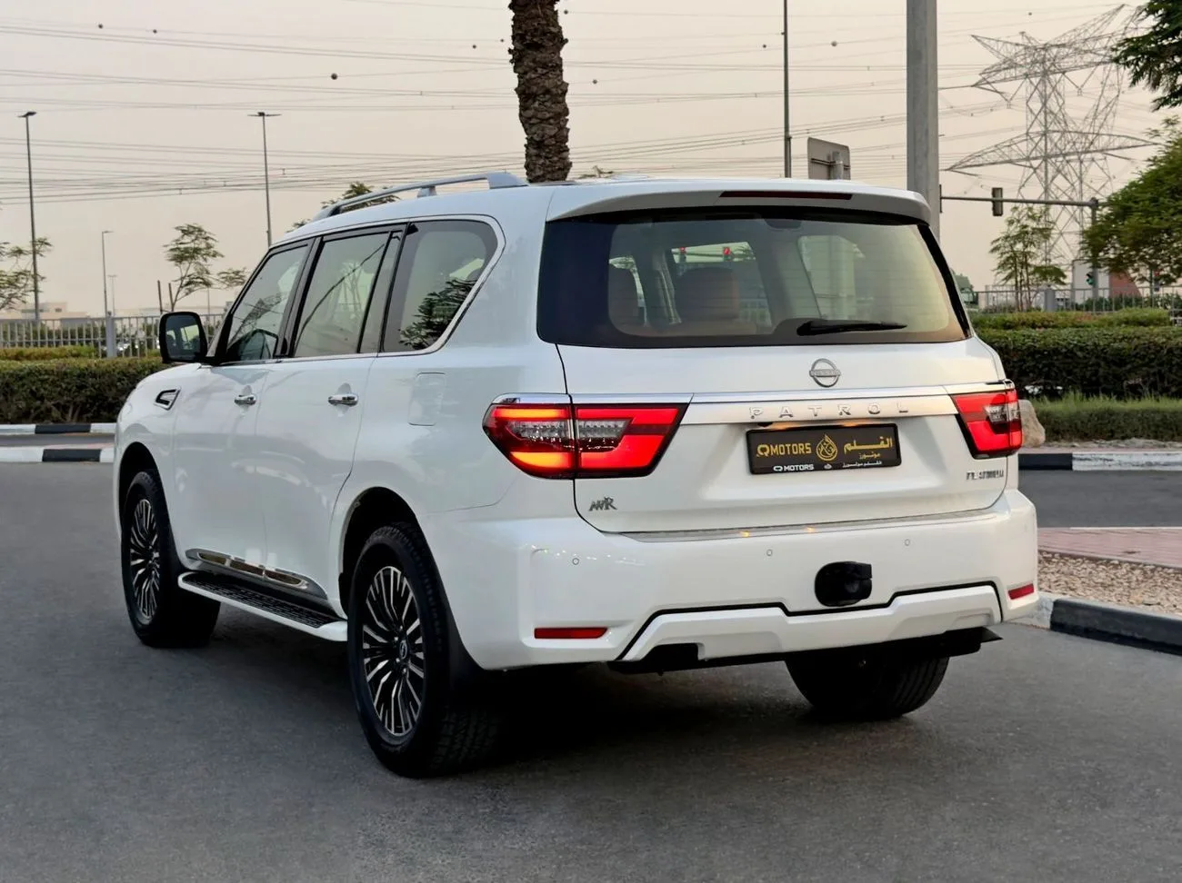 2023 Nissan Patrol Se Platinum City offered by a specialist dealer in Dubai, United Arab Emirates, photo 5 of 14