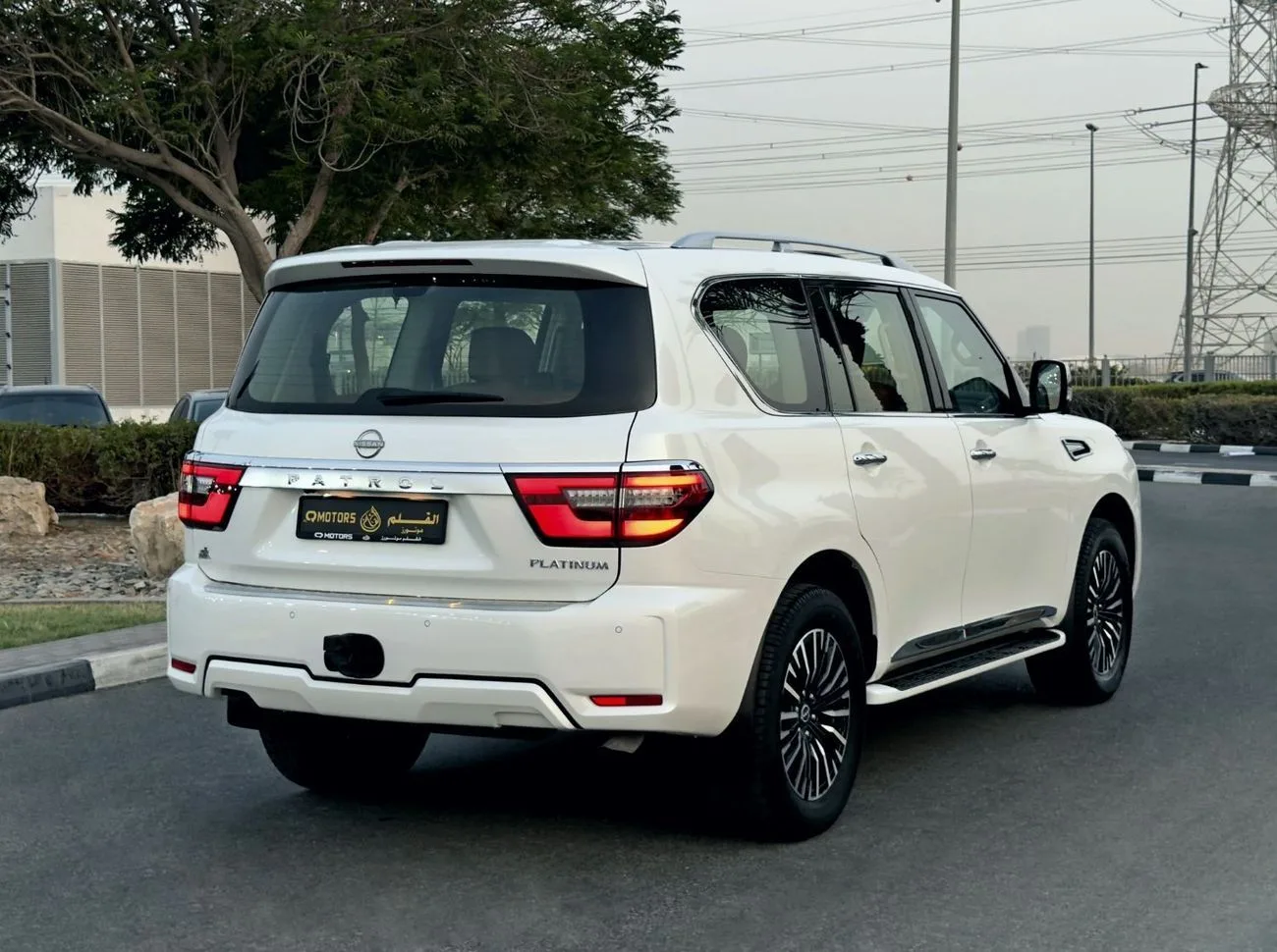 2023 Nissan Patrol Se Platinum City offered by a specialist dealer in Dubai, United Arab Emirates, photo 7 of 14