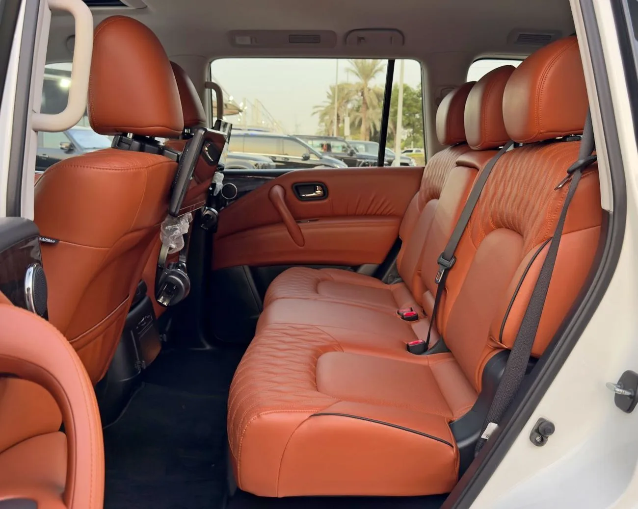 2023 Nissan Patrol Se Platinum City offered by a specialist dealer in Dubai, United Arab Emirates, photo 12 of 14