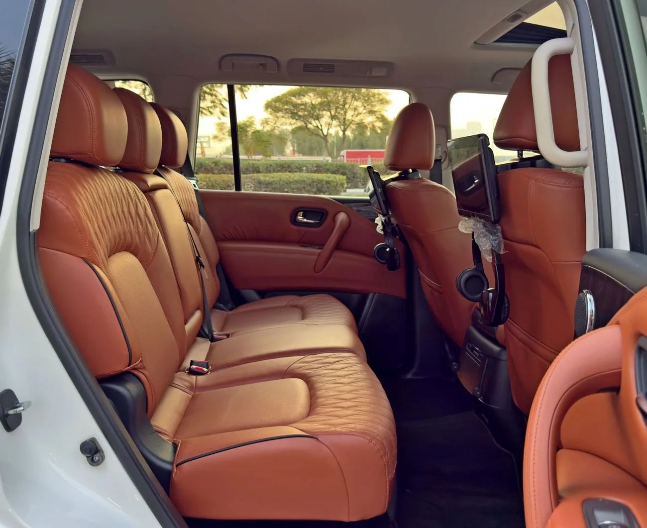 2023 Nissan Patrol Se Platinum City offered by a specialist dealer in Dubai, United Arab Emirates, photo 13 of 14