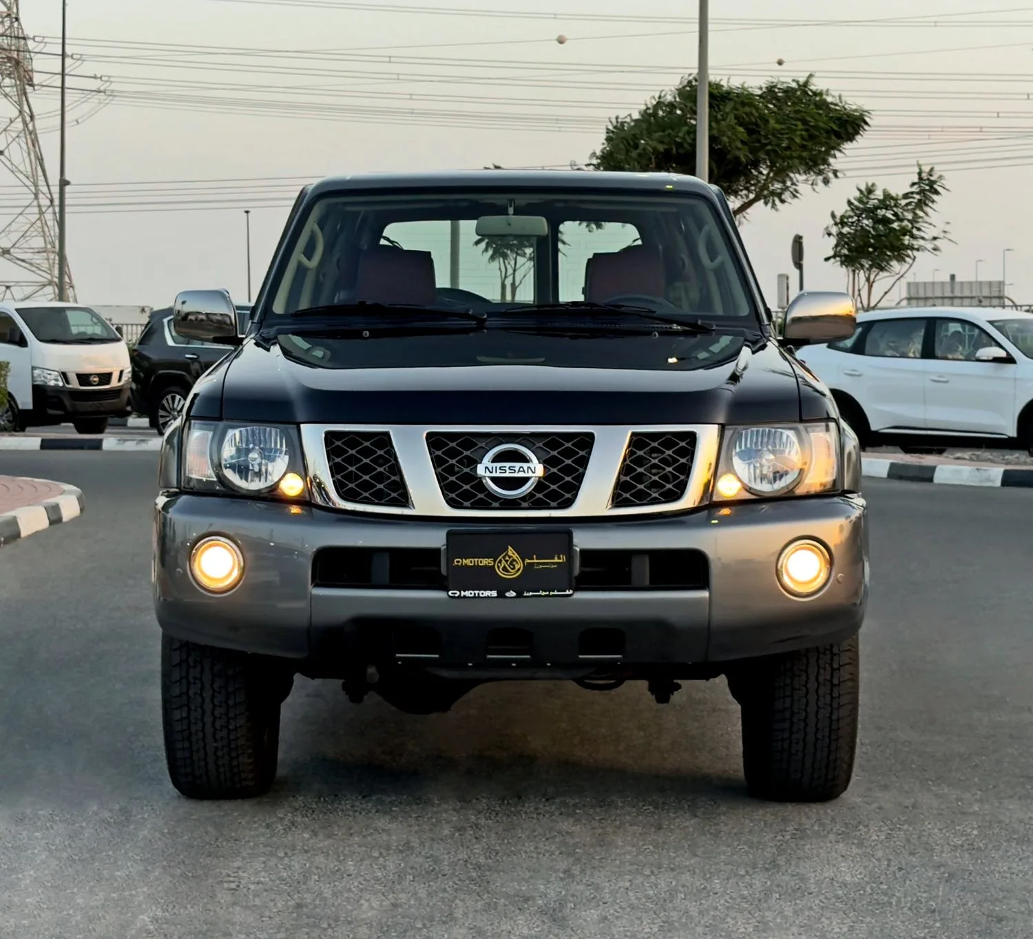 2023 Nissan Patrol Super Safari angeboten von einem Fachhändler in Dubai, Vereinigte Arabische Emirate, Foto 2 von 13