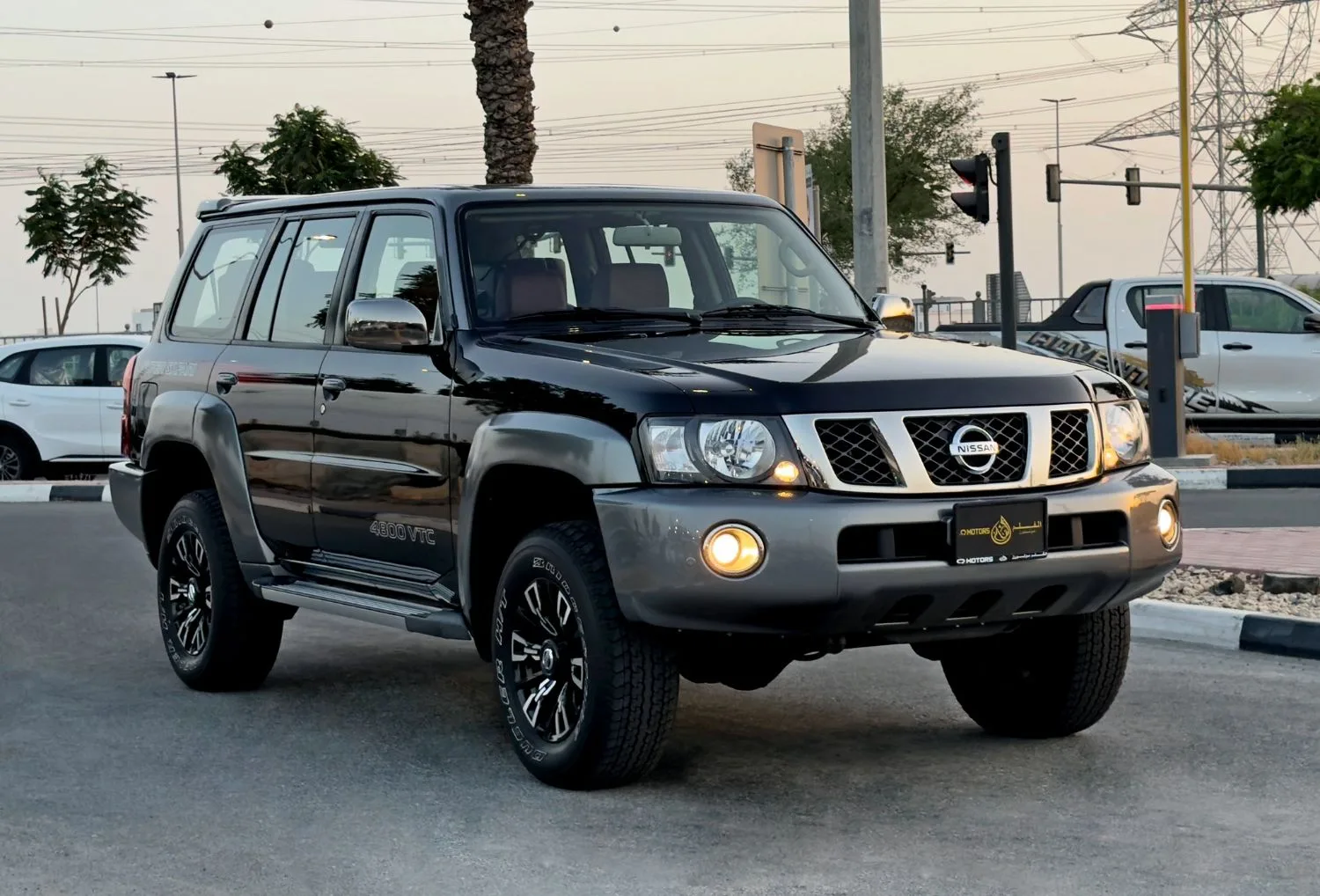 2023 Nissan Patrol Super Safari angeboten von einem Fachhändler in Dubai, Vereinigte Arabische Emirate, Foto 3 von 13