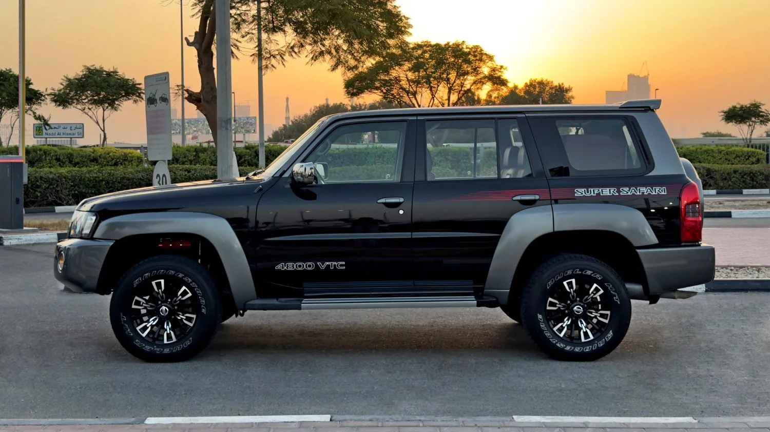 2023 Nissan Patrol Super Safari angeboten von einem Fachhändler in Dubai, Vereinigte Arabische Emirate, Foto 4 von 13