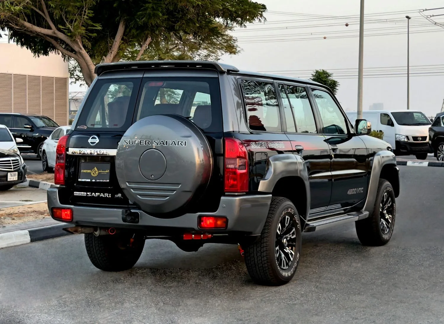 2023 Nissan Patrol Super Safari angeboten von einem Fachhändler in Dubai, Vereinigte Arabische Emirate, Foto 7 von 13