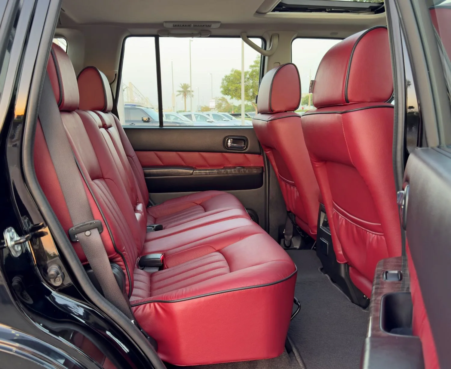 2023 Nissan Patrol Super Safari angeboten von einem Fachhändler in Dubai, Vereinigte Arabische Emirate, Foto 12 von 13
