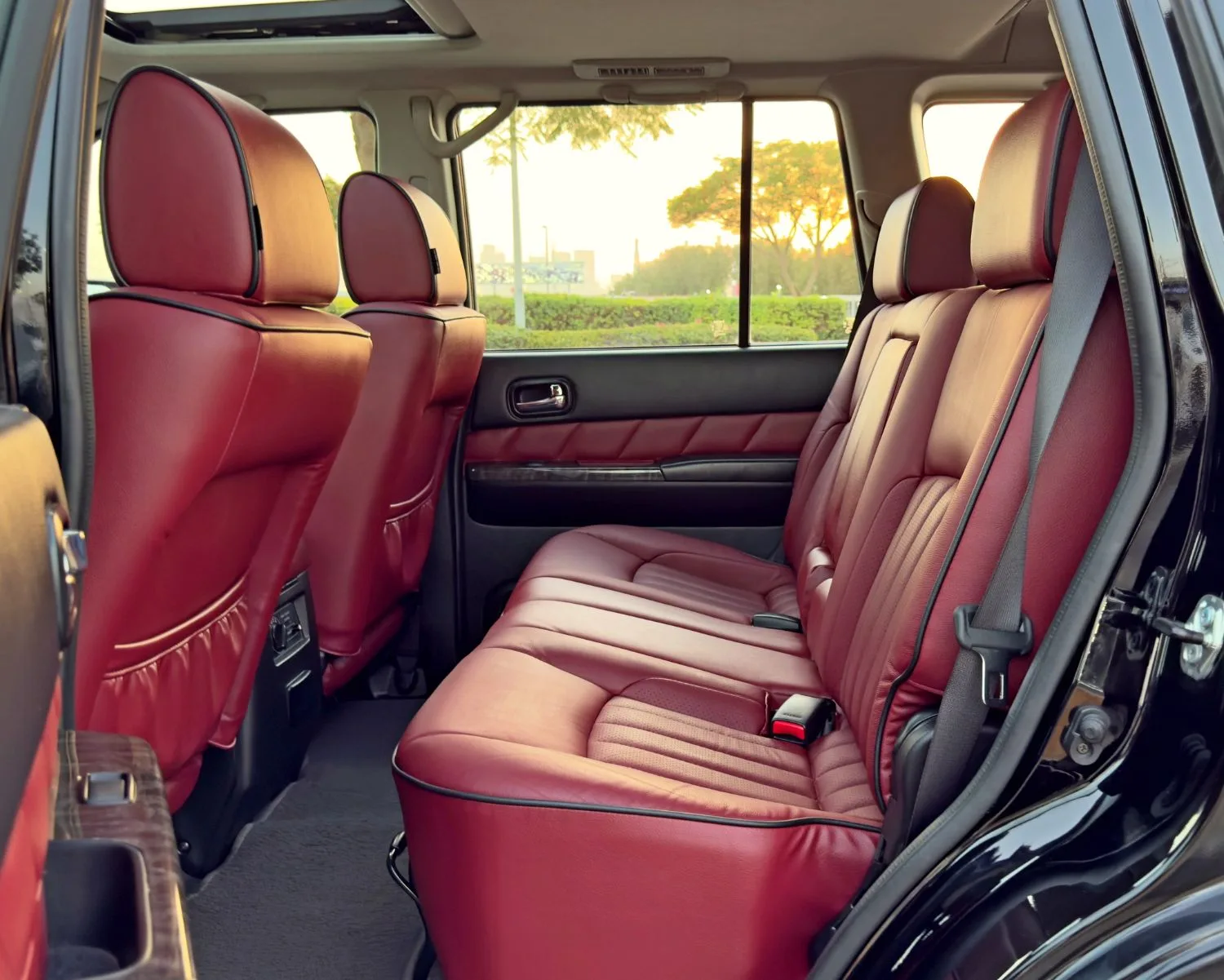 2023 Nissan Patrol Super Safari angeboten von einem Fachhändler in Dubai, Vereinigte Arabische Emirate, Foto 13 von 13