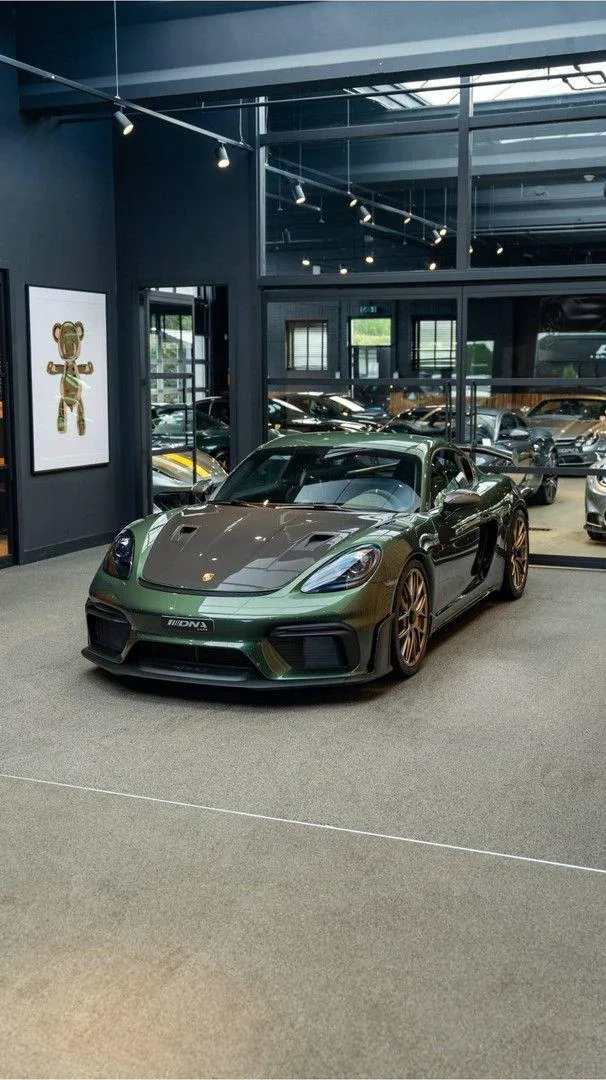 2023 Porsche 718 Cayman GT4 RS Weissach angeboten von einem Fachhändler in Naarden, Niederlande, Hauptfoto