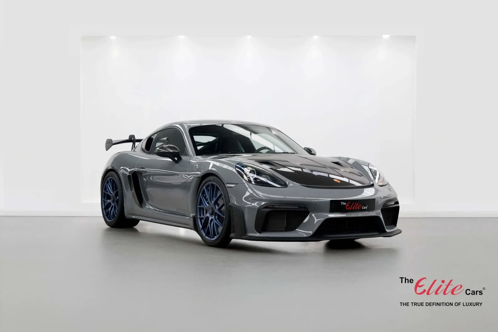 2023 Porsche 718 Cayman GT4 RS Weissach angeboten von einem Fachhändler in Dubai, Vereinigte Arabische Emirate, Hauptfoto