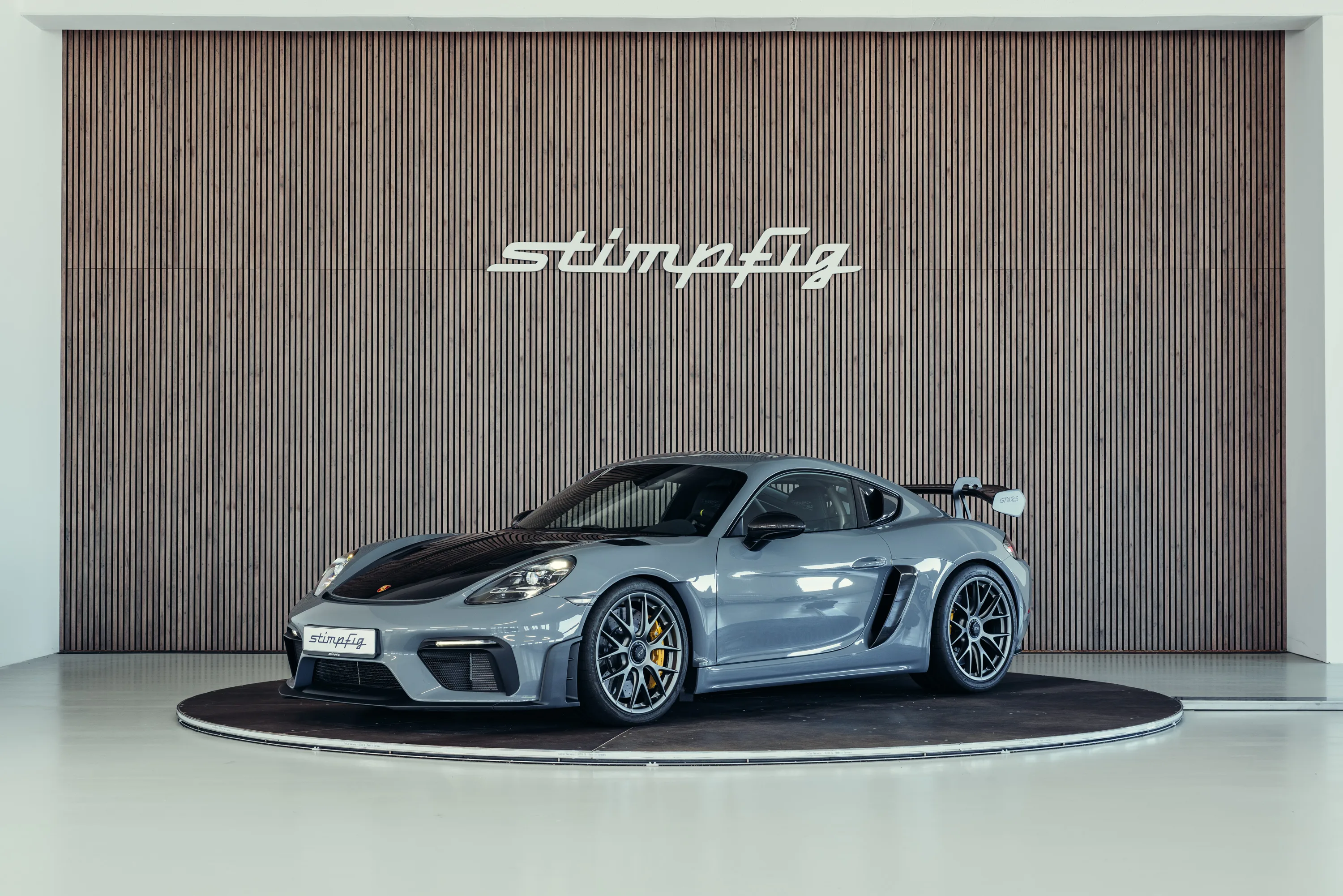 2023 Porsche 718 Cayman GT4 RS angeboten von einem Fachhändler in Stuttgart, Deutschland, Hauptfoto