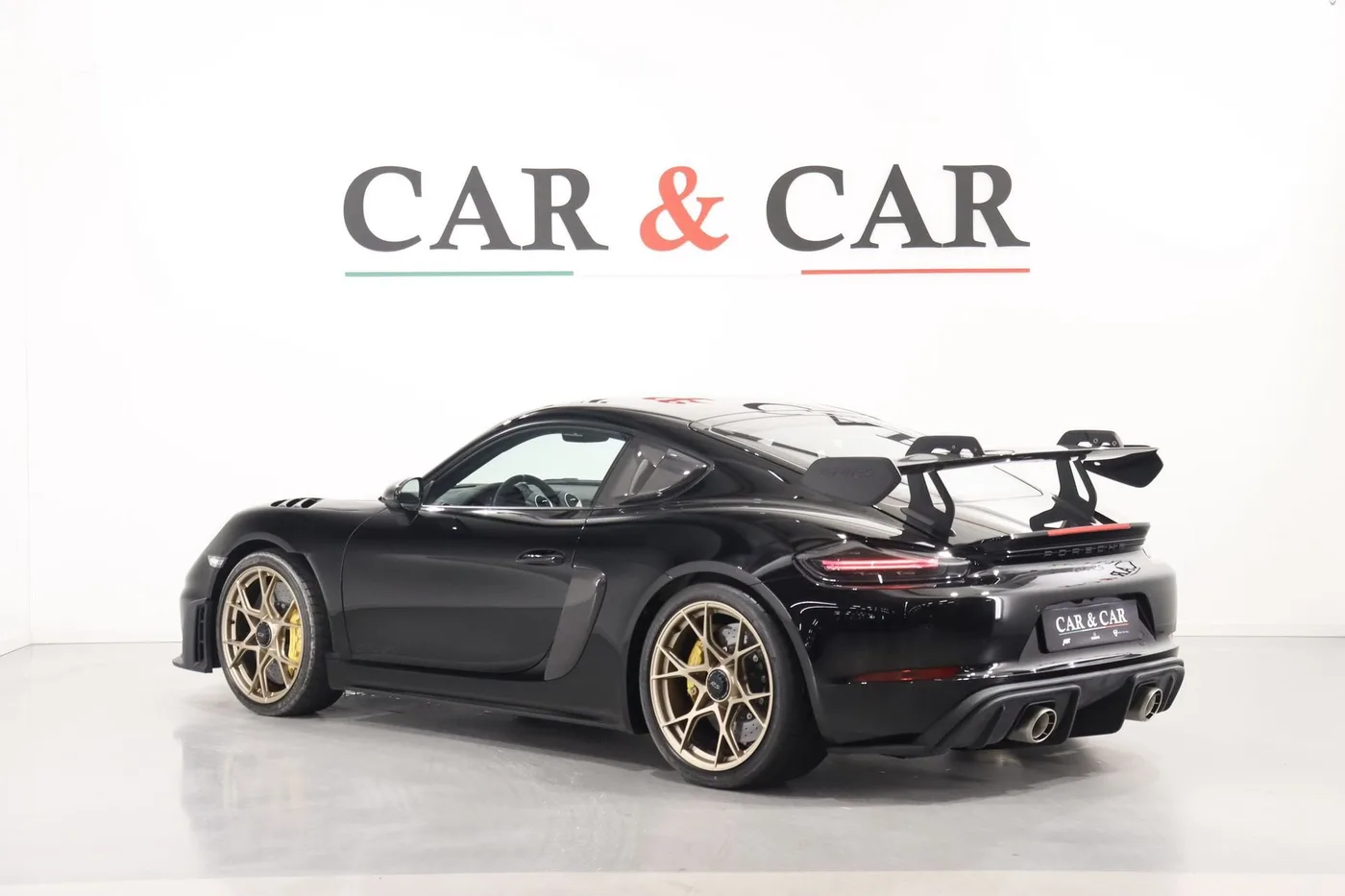 2023 Porsche 718 Cayman GT4 RS Weissach package angeboten von einem Supersportwagenhändler in Zibido San Giacomo, Italien, Foto 2 von 23