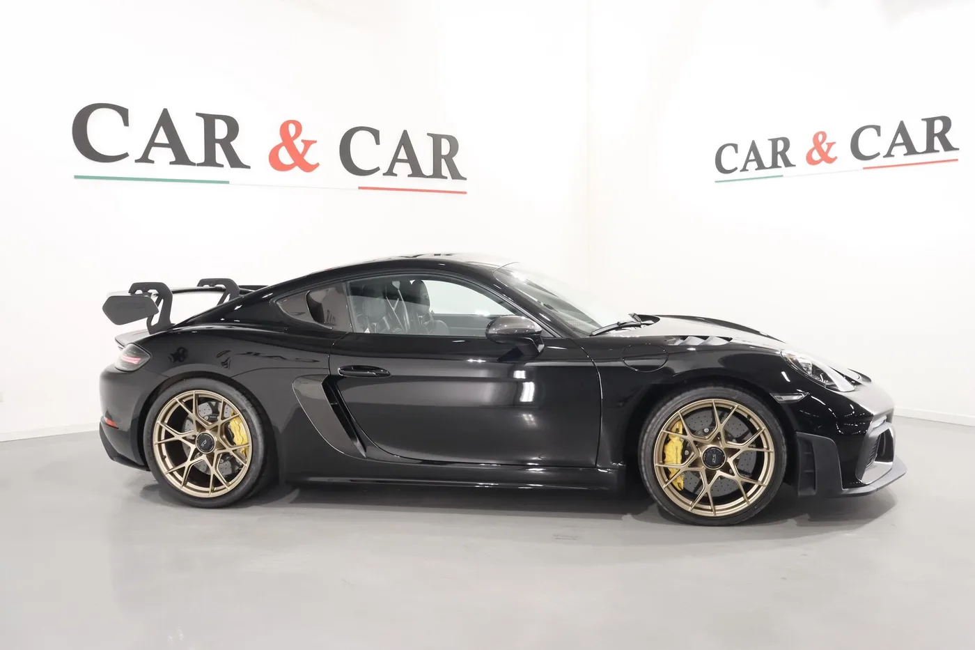 2023 Porsche 718 Cayman GT4 RS Weissach package angeboten von einem Supersportwagenhändler in Zibido San Giacomo, Italien, Foto 5 von 23
