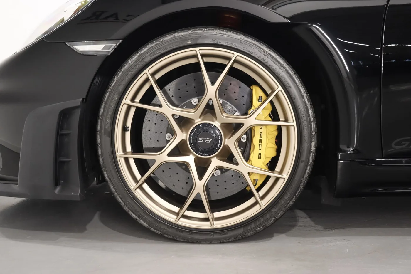 2023 Porsche 718 Cayman GT4 RS Weissach package angeboten von einem Supersportwagenhändler in Zibido San Giacomo, Italien, Foto 7 von 23