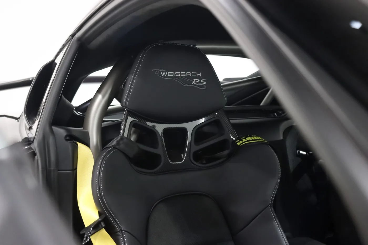 2023 Porsche 718 Cayman GT4 RS Weissach package angeboten von einem Supersportwagenhändler in Zibido San Giacomo, Italien, Foto 8 von 23