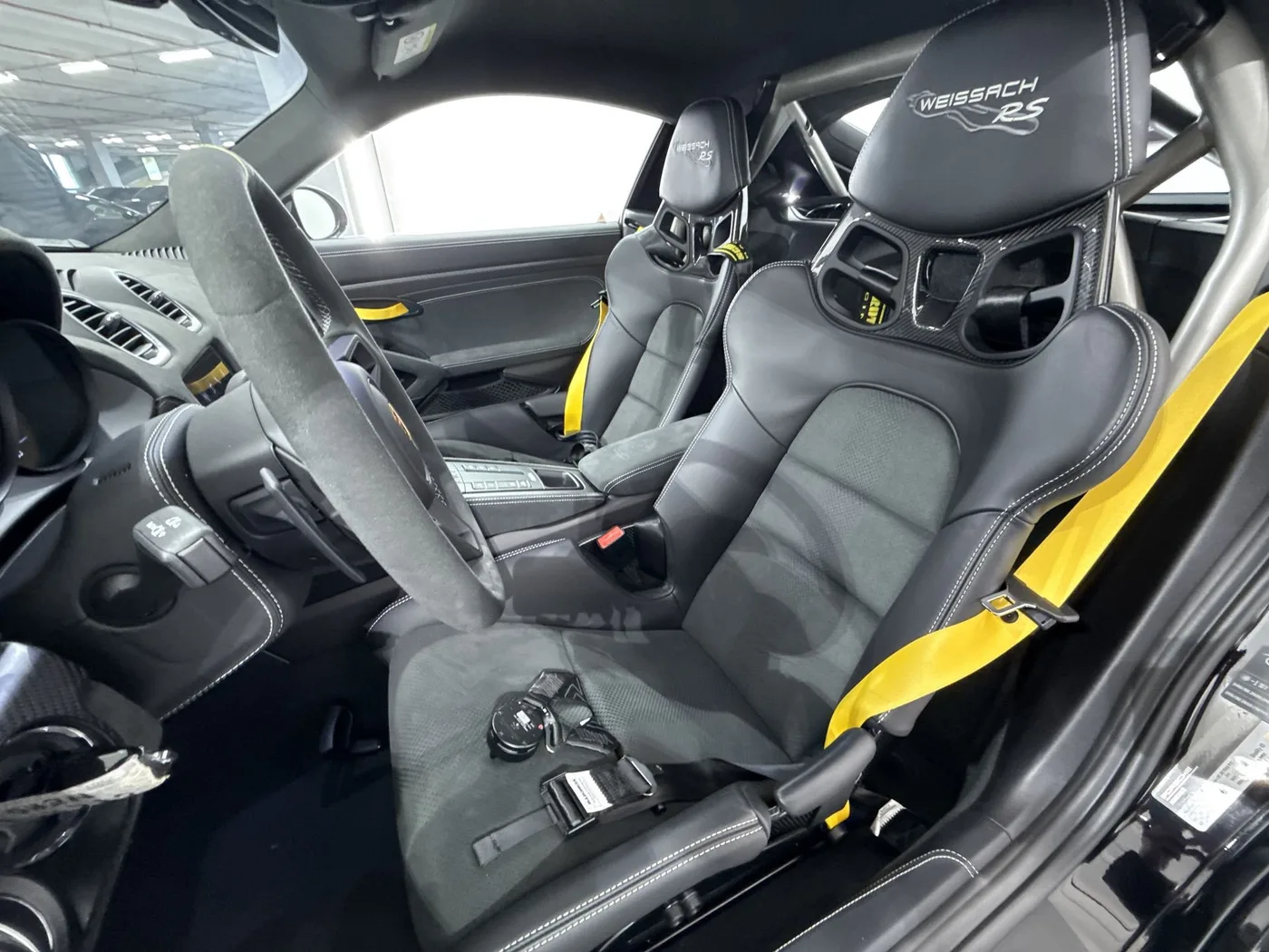 2023 Porsche 718 Cayman GT4 RS Weissach package angeboten von einem Supersportwagenhändler in Zibido San Giacomo, Italien, Foto 11 von 23