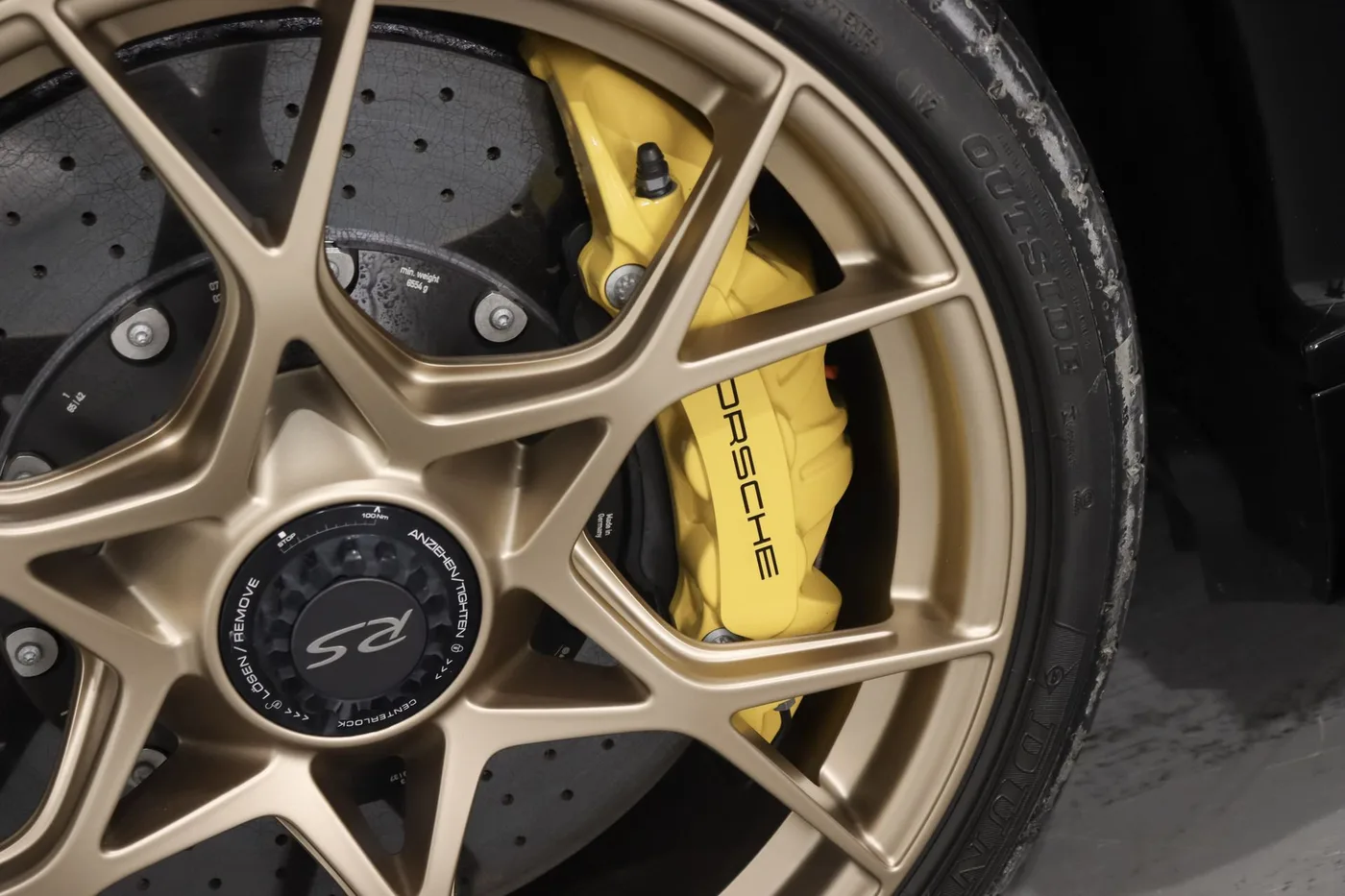 2023 Porsche 718 Cayman GT4 RS Weissach package angeboten von einem Supersportwagenhändler in Zibido San Giacomo, Italien, Foto 16 von 23
