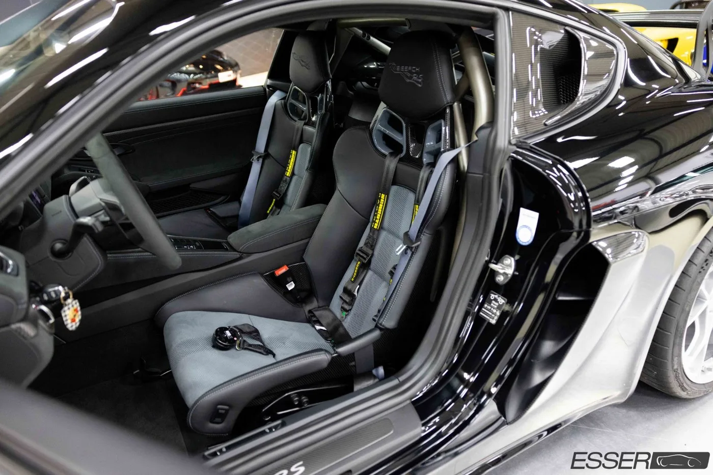 2023 Porsche 718 Cayman GT4 RS Weissach package offered by a specialist dealer in Alsdorf, Germany, photo 8 of 10