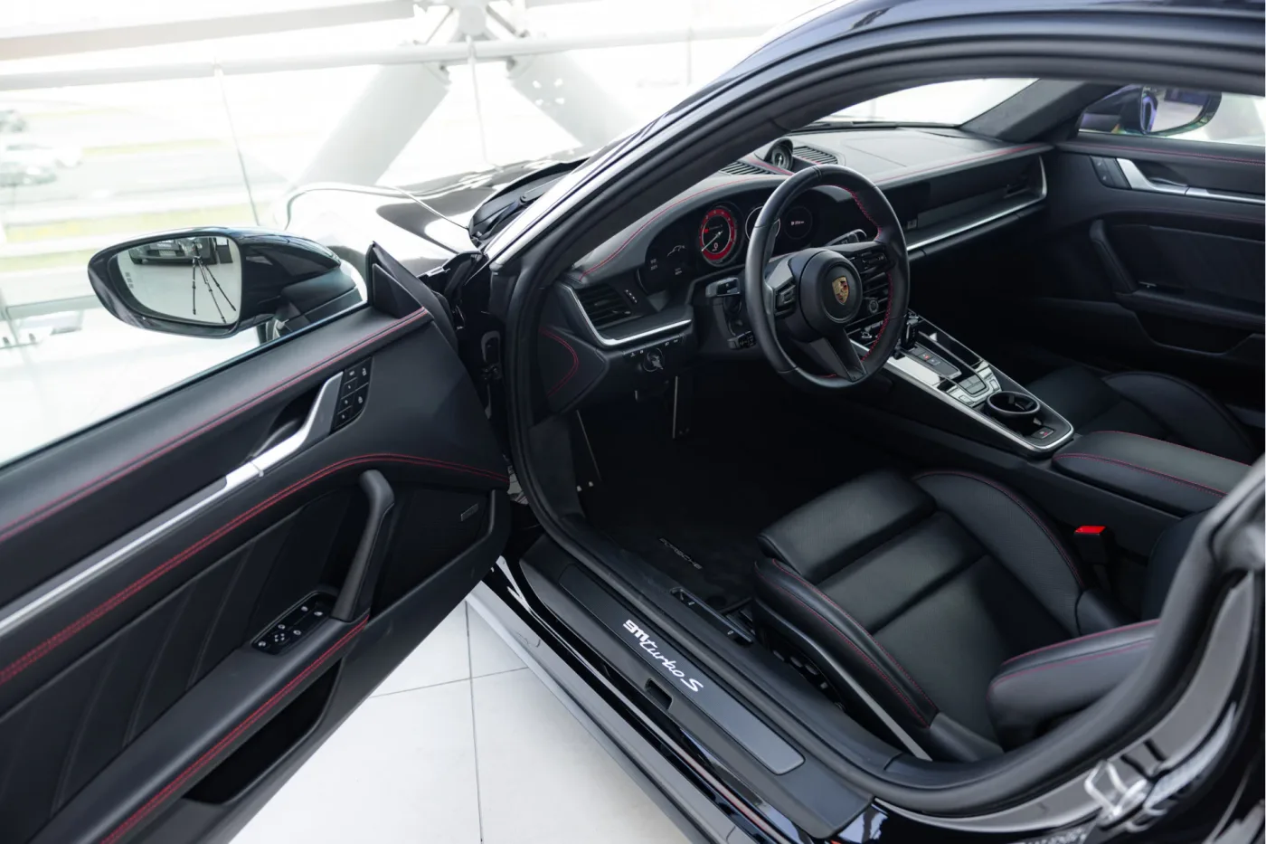2023 Porsche 911 Turbo S proposée par un concessionnaire agréé McLaren et Morgan à Utrecht, Pays-Bas, photo 4 sur 25