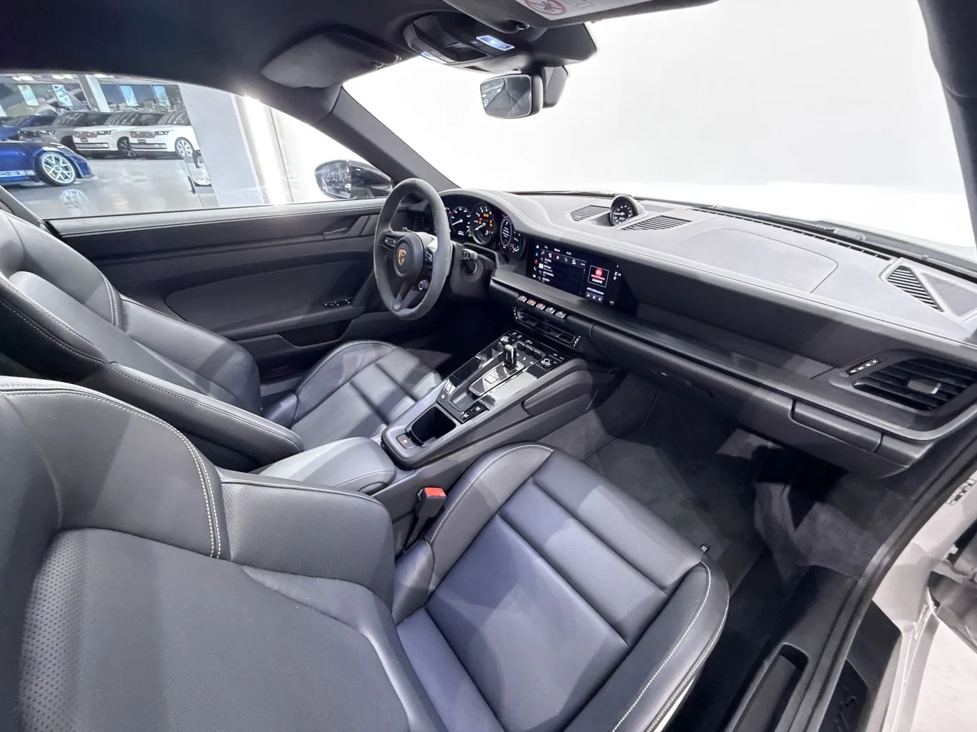 2023 Porsche 911 Carrera 4 GTS angeboten von einem Supersportwagenhändler in Zibido San Giacomo, Italien, Foto 17 von 25