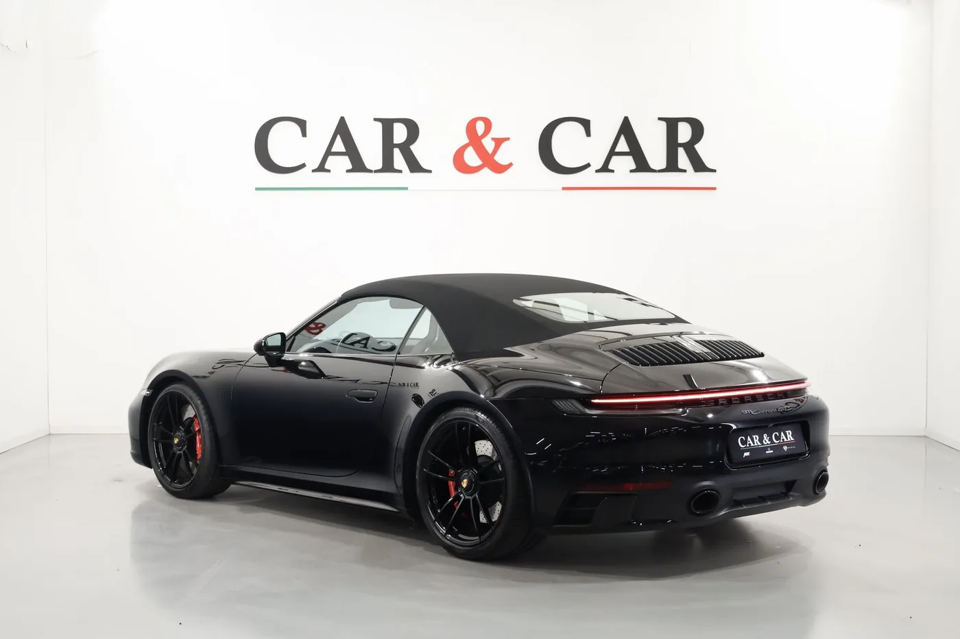 2023 Porsche 911 Carrera GTS Cabriolet proposée par un spécialiste de la supercar à Zibido San Giacomo, Italie, photo 2 sur 23