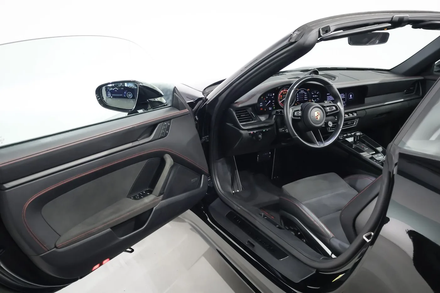 2023 Porsche 911 Carrera GTS Cabriolet proposée par un spécialiste de la supercar à Zibido San Giacomo, Italie, photo 8 sur 23