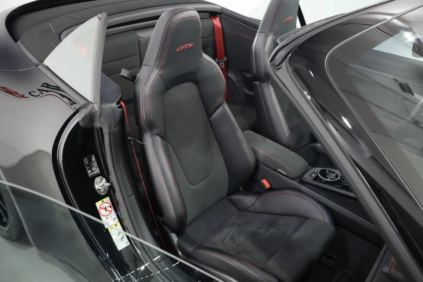 2023 Porsche 911 Carrera GTS Cabriolet proposée par un spécialiste de la supercar à Zibido San Giacomo, Italie, photo 11 sur 23