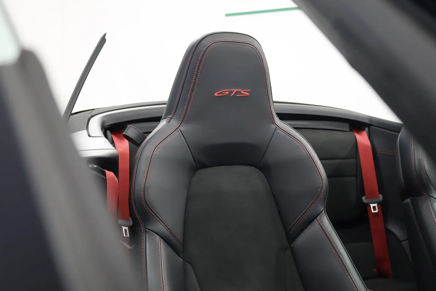 2023 Porsche 911 Carrera GTS Cabriolet proposée par un spécialiste de la supercar à Zibido San Giacomo, Italie, photo 13 sur 23