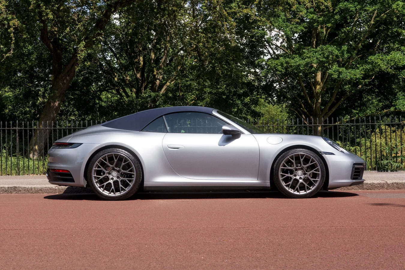 2023 Porsche 911 Carrera 4S Cabriolet Heritage Design, 3/30