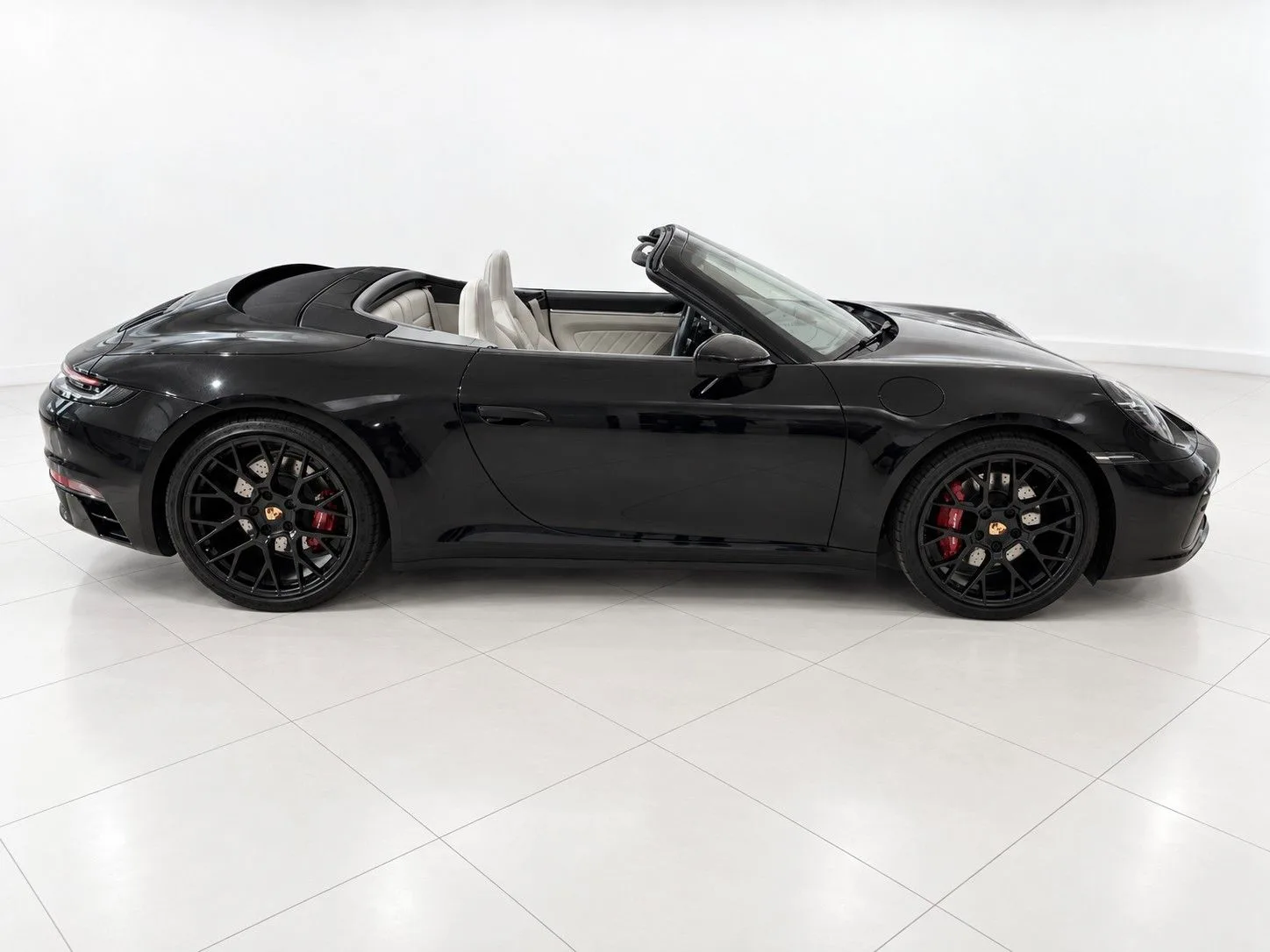 2023 Porsche 911 Carrera 4S Cabriolet, 4/30